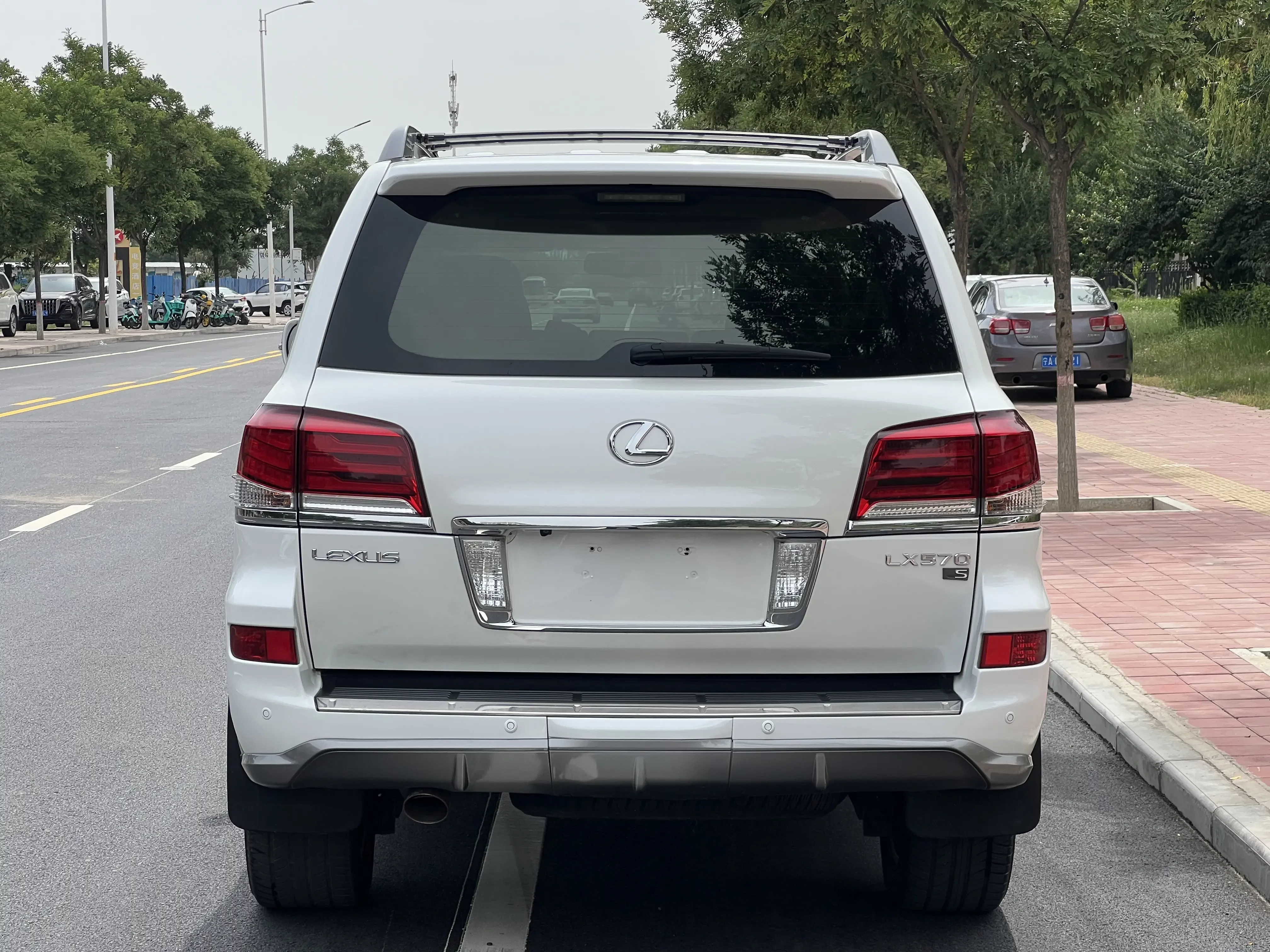 Lexus LX