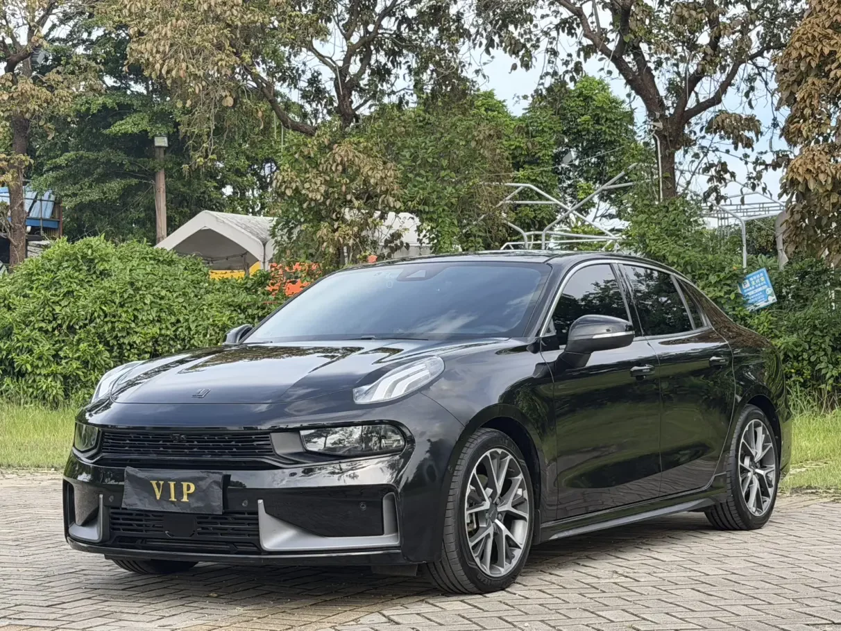 LYNK & CO 03