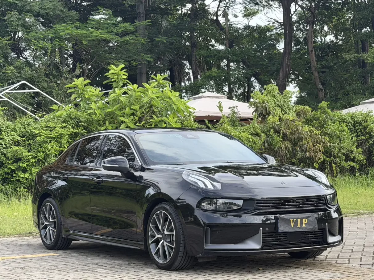 Lynk & Co 03