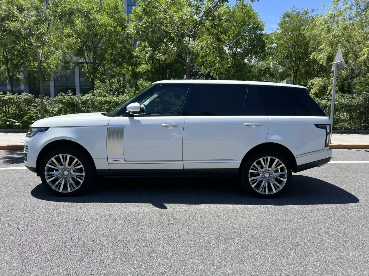 Land Rover range rover