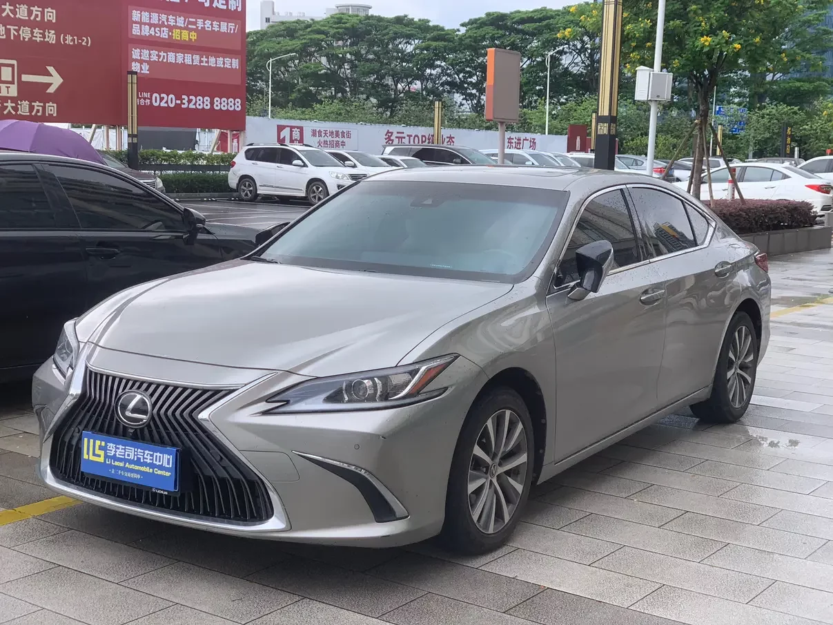 Lexus ES