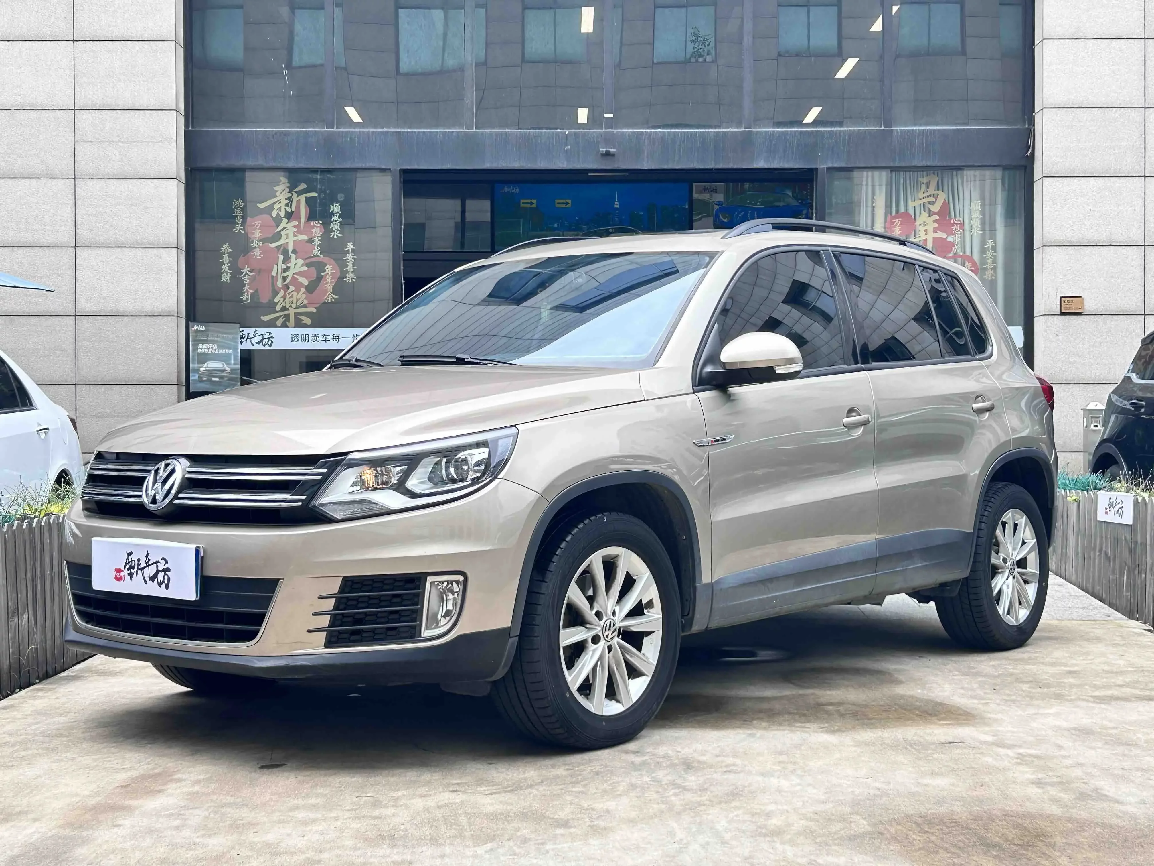 Volkswagen Tiguan (Tharu)