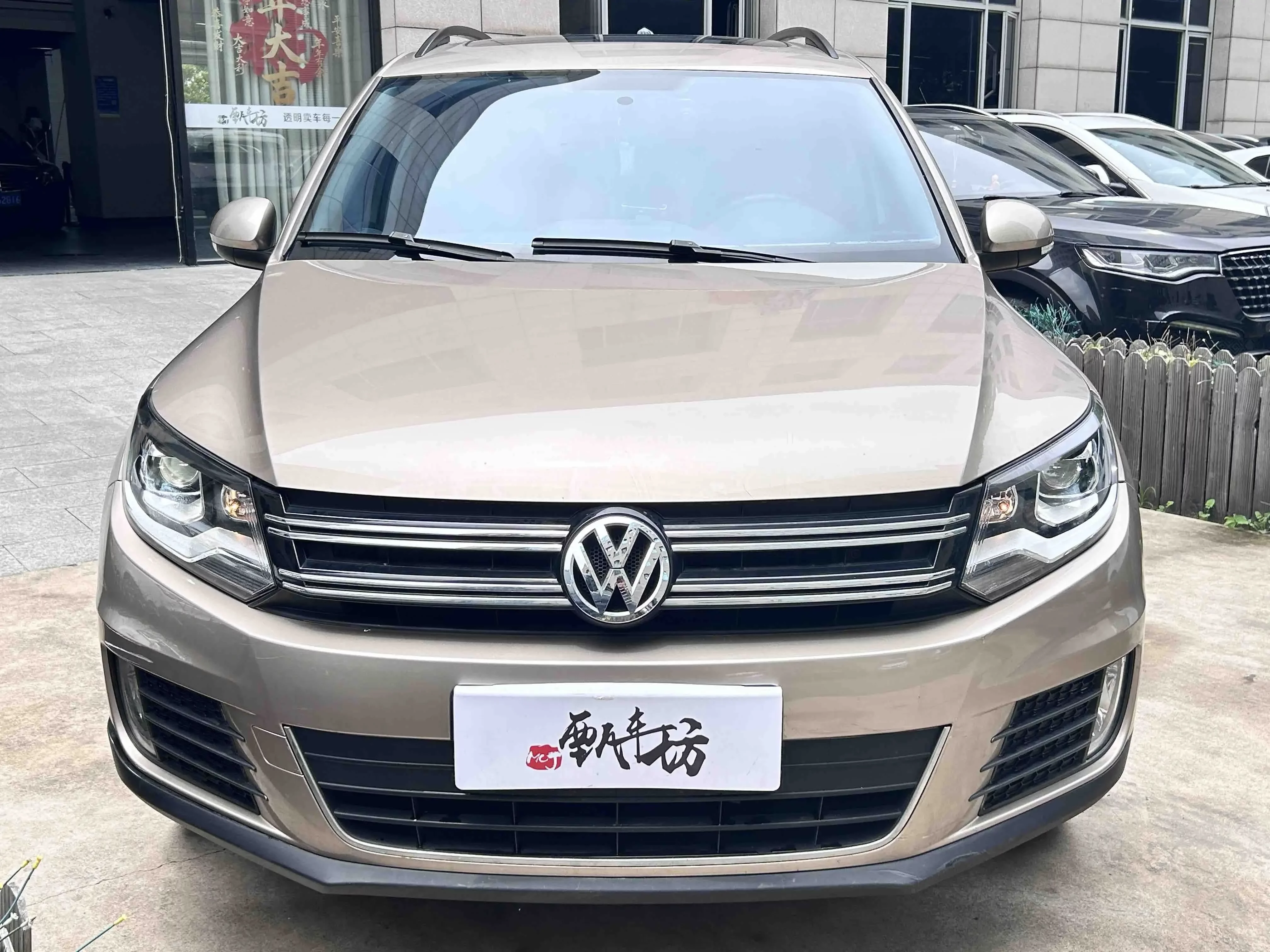 Volkswagen Tiguan (Tharu)