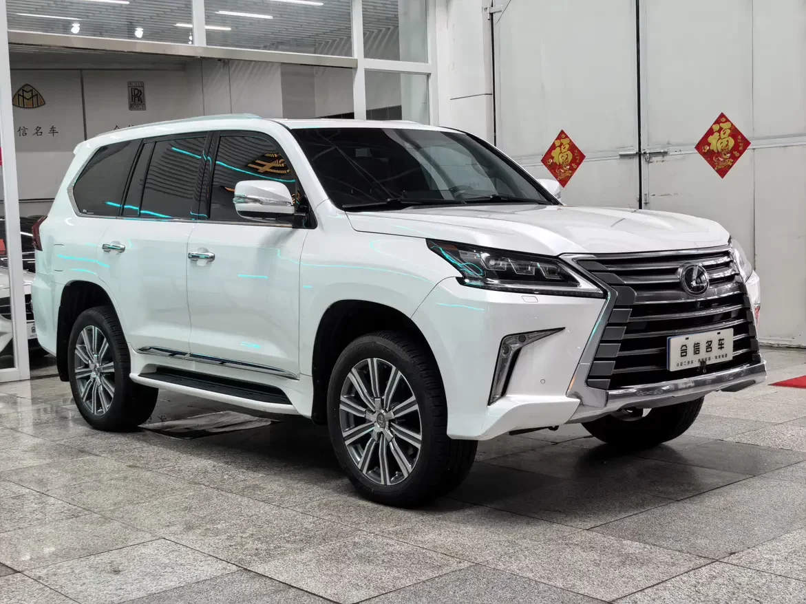 Lexus LX
