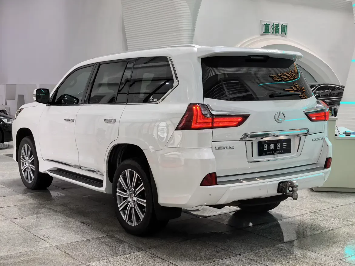 Lexus LX