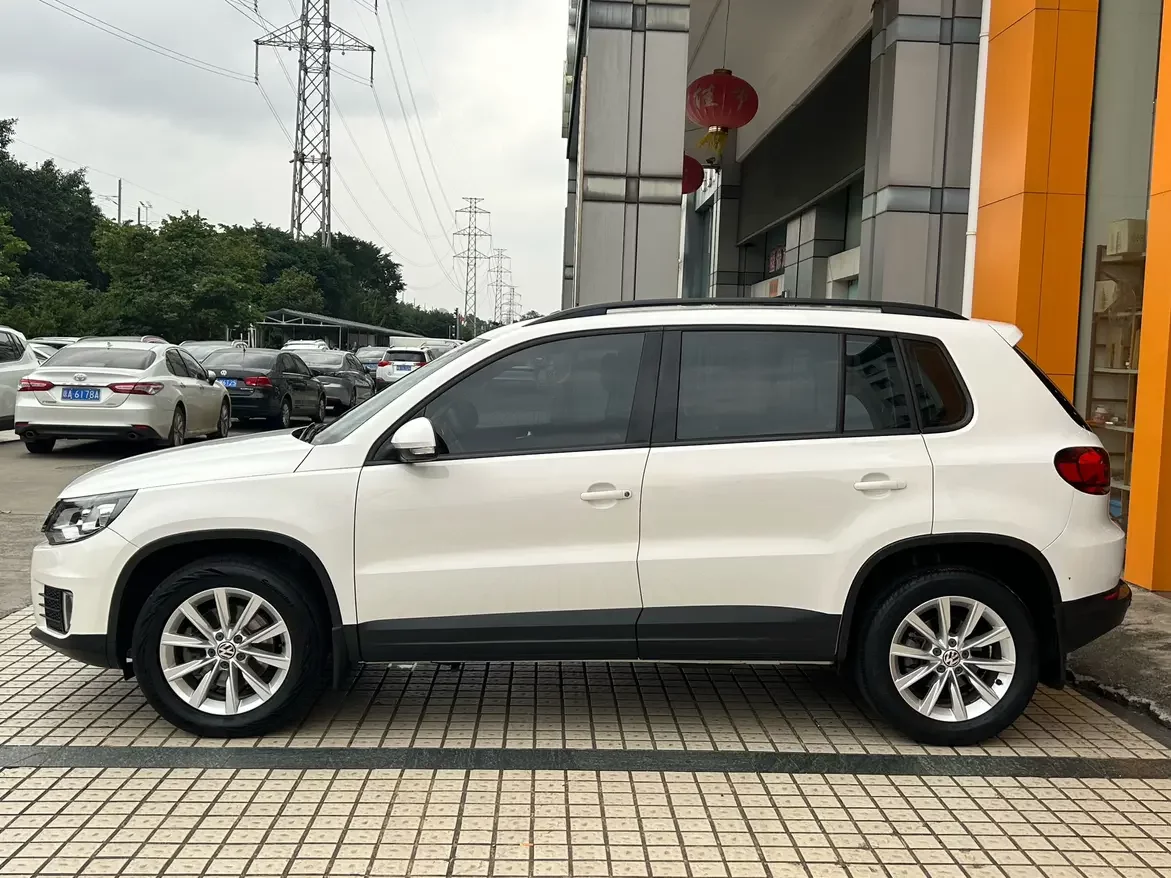Volkswagen Tiguan (Tharu)