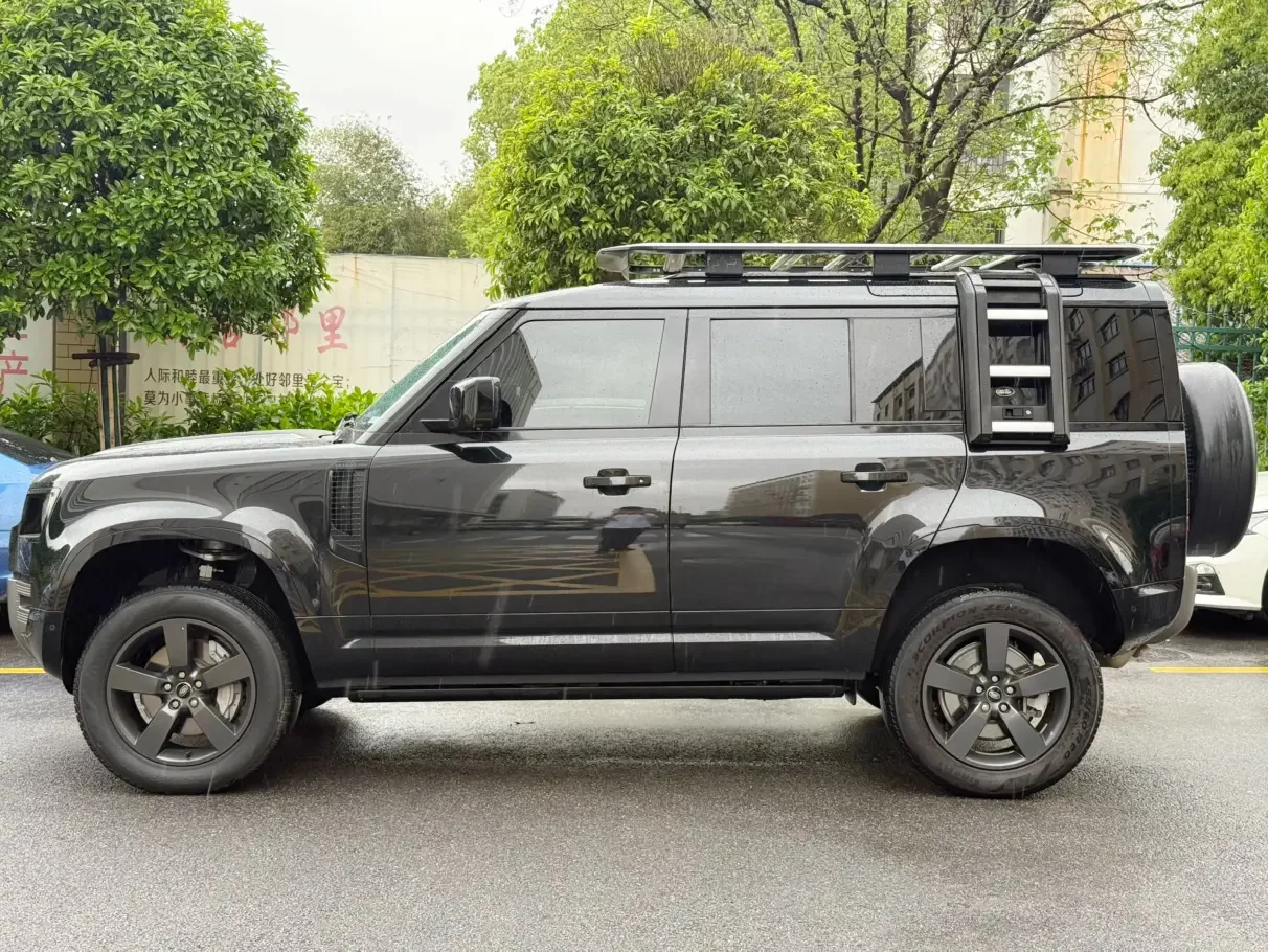 Land Rover guard