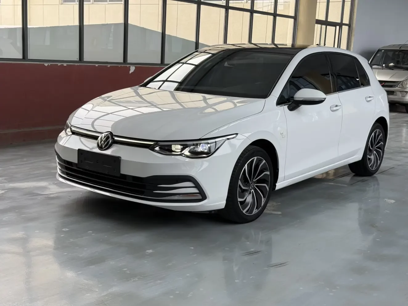 VOLKSWAGEN GOLF