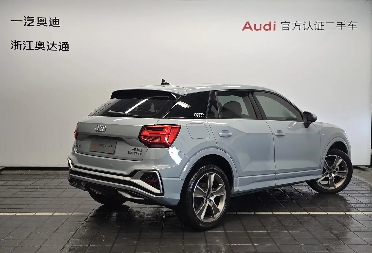 Audi Q2L