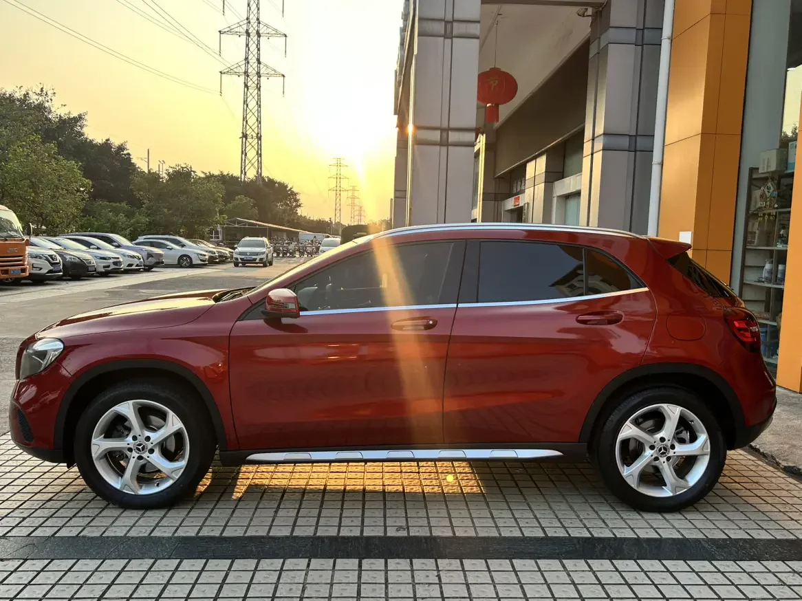 Mercedes-Benz GLA