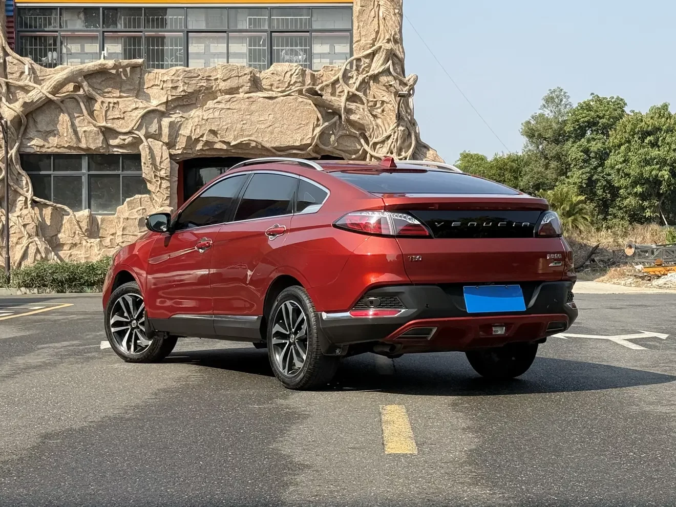 Kai Chen Venucia T90