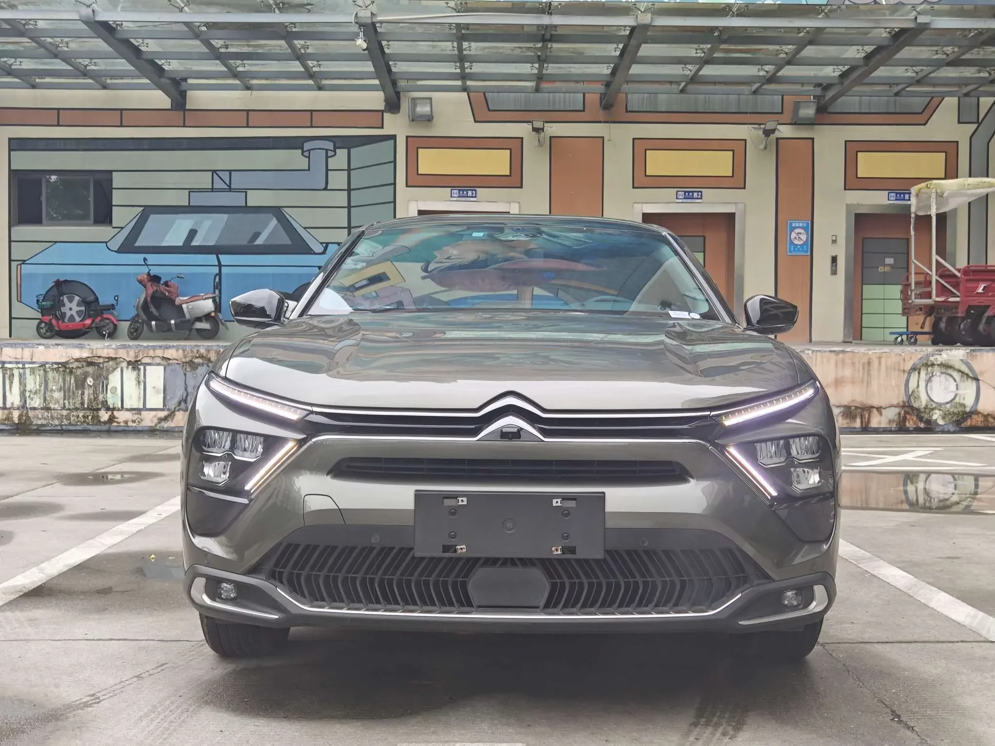 Citroën Versailles C5 X  из Китая