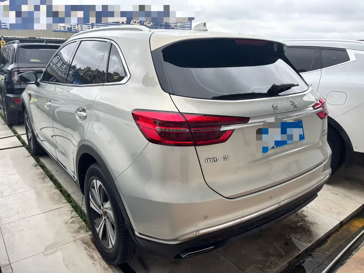 Hongqi HS5