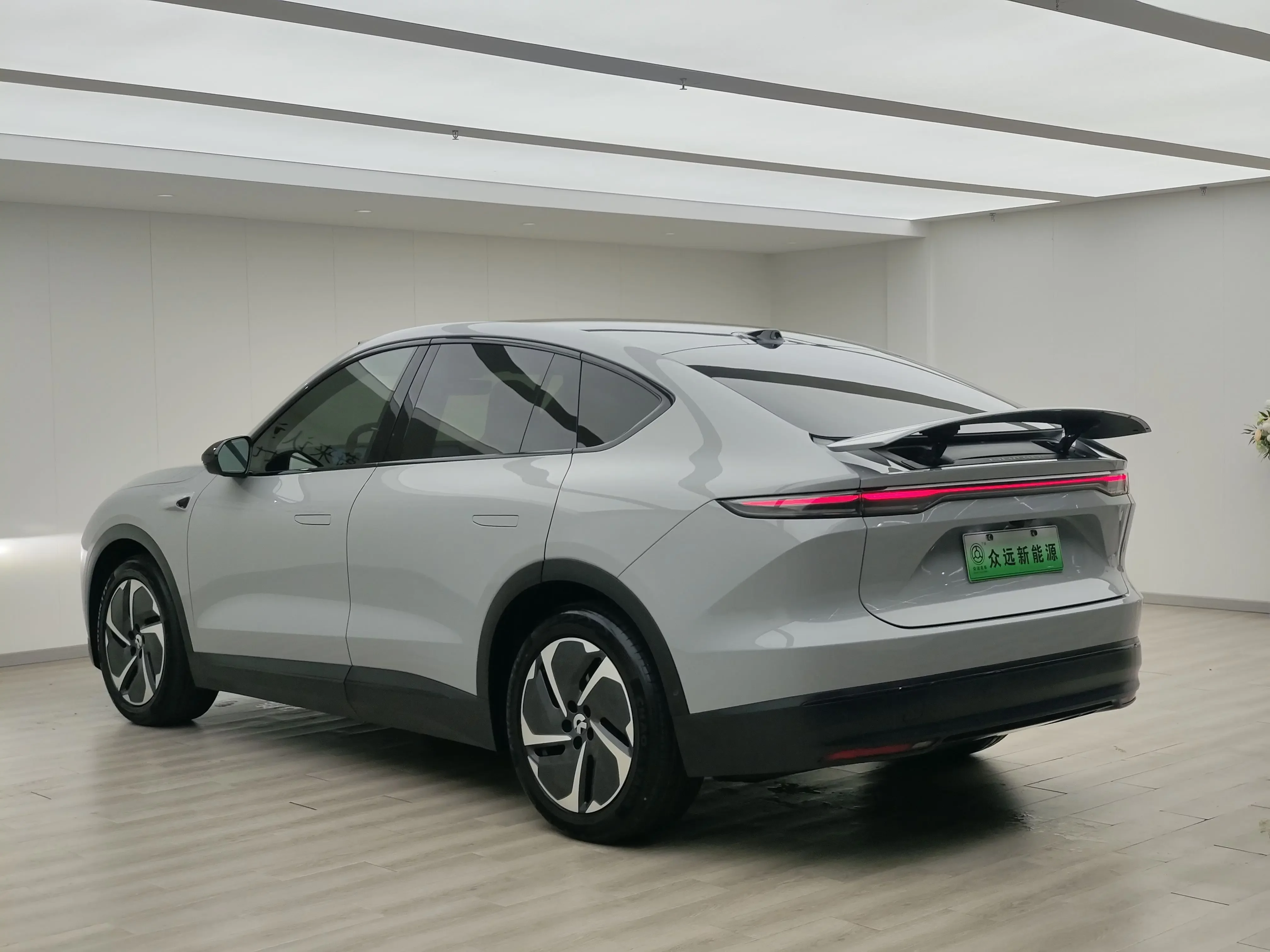 NIO EC7