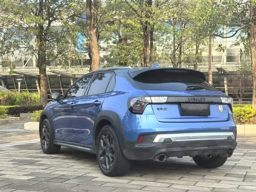 Lynk & Co 02