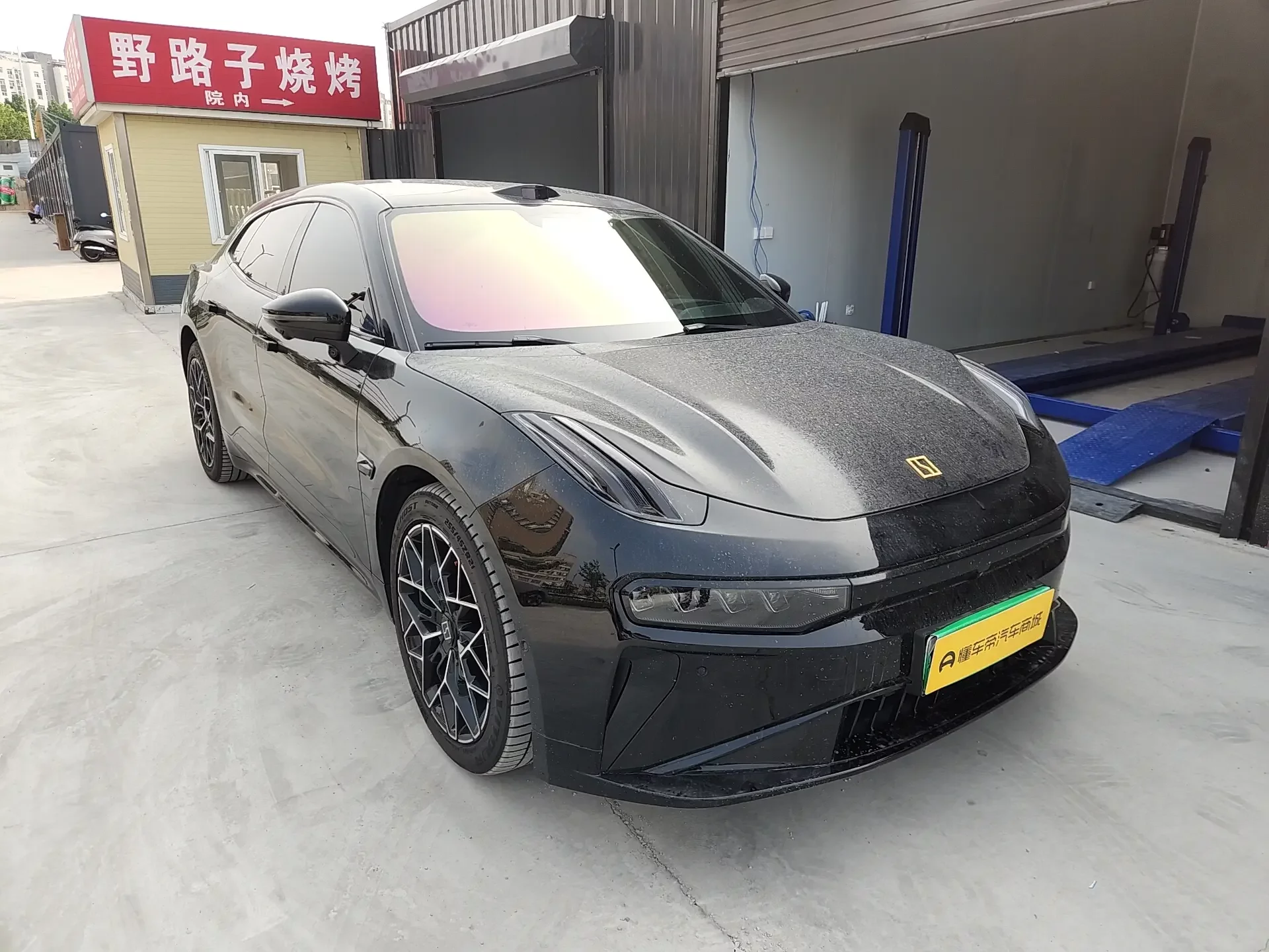 ZEEKR 001