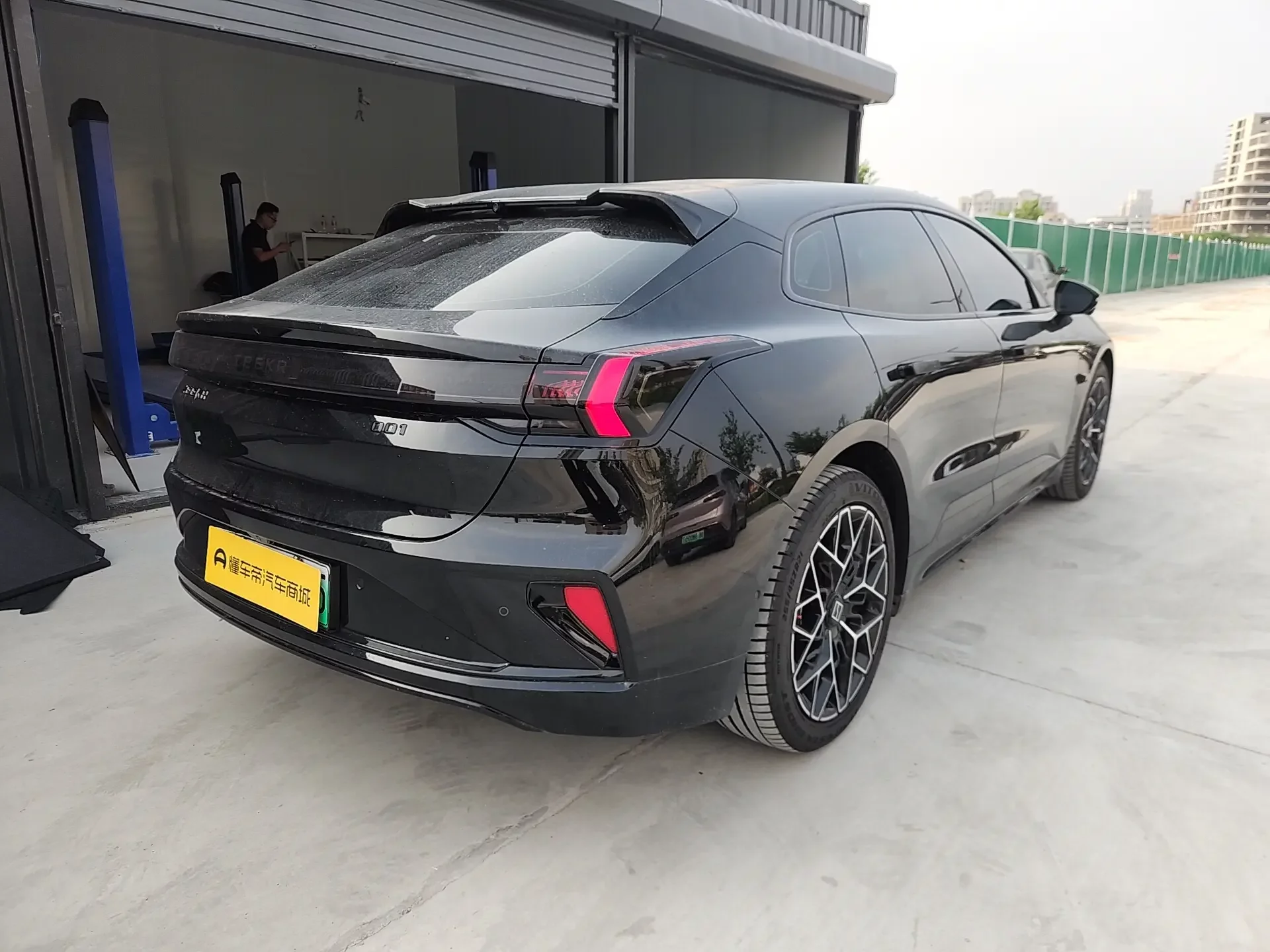 ZEEKR 001