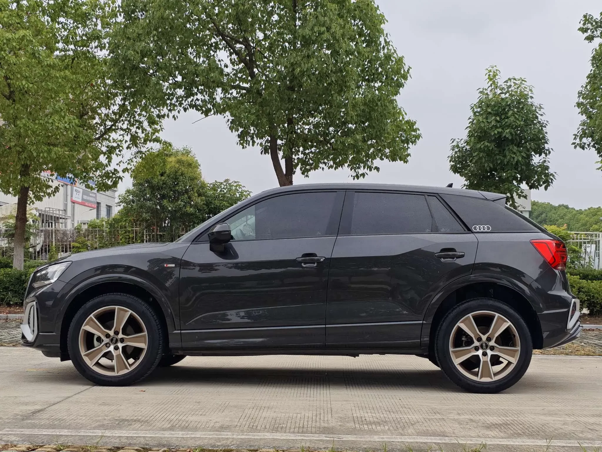 Audi Q2L