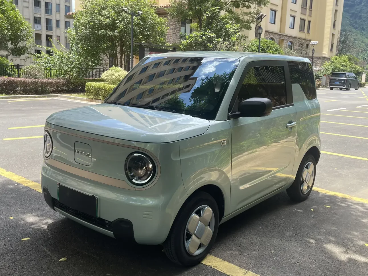 Geely panda