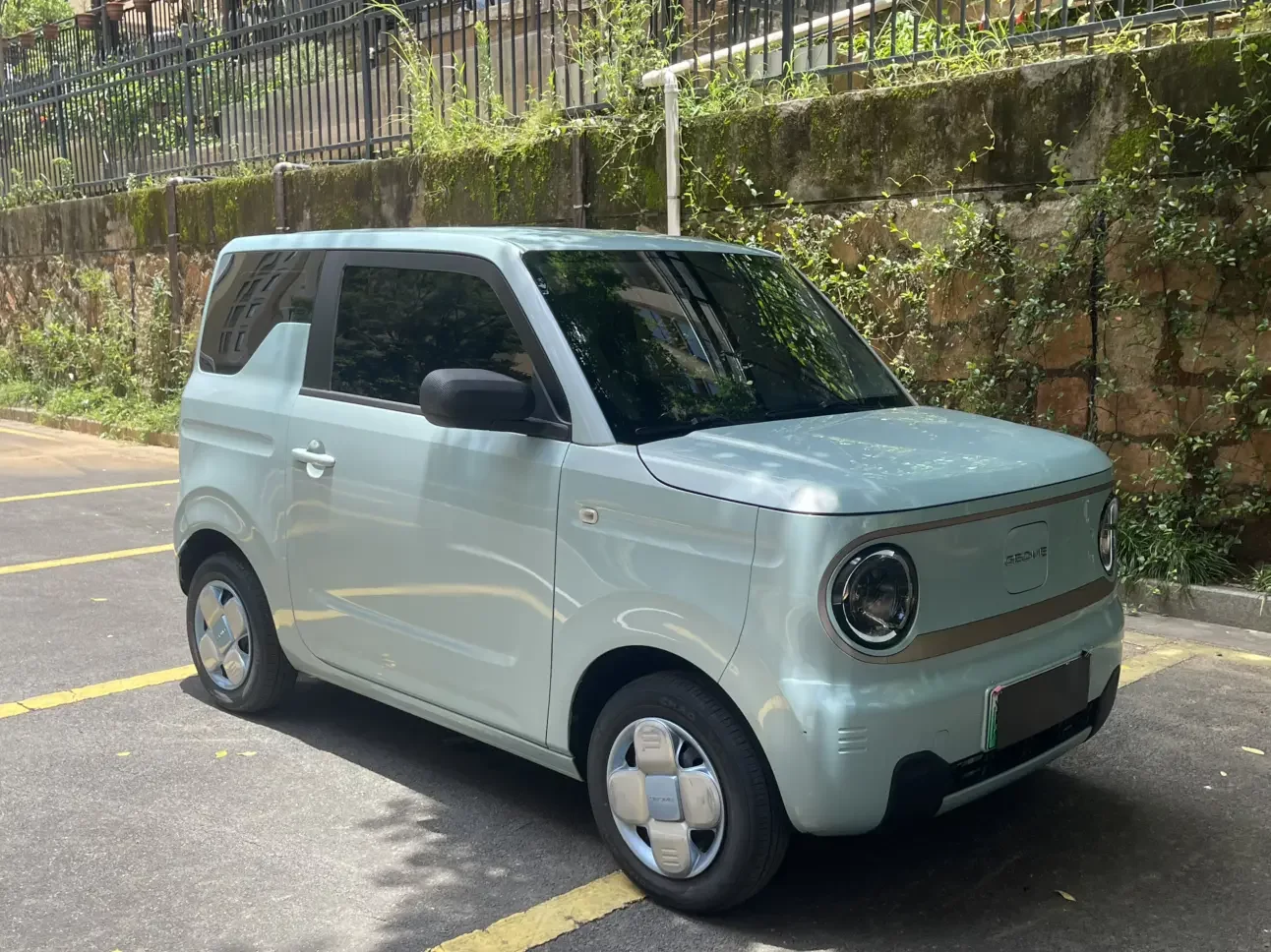 Geely panda