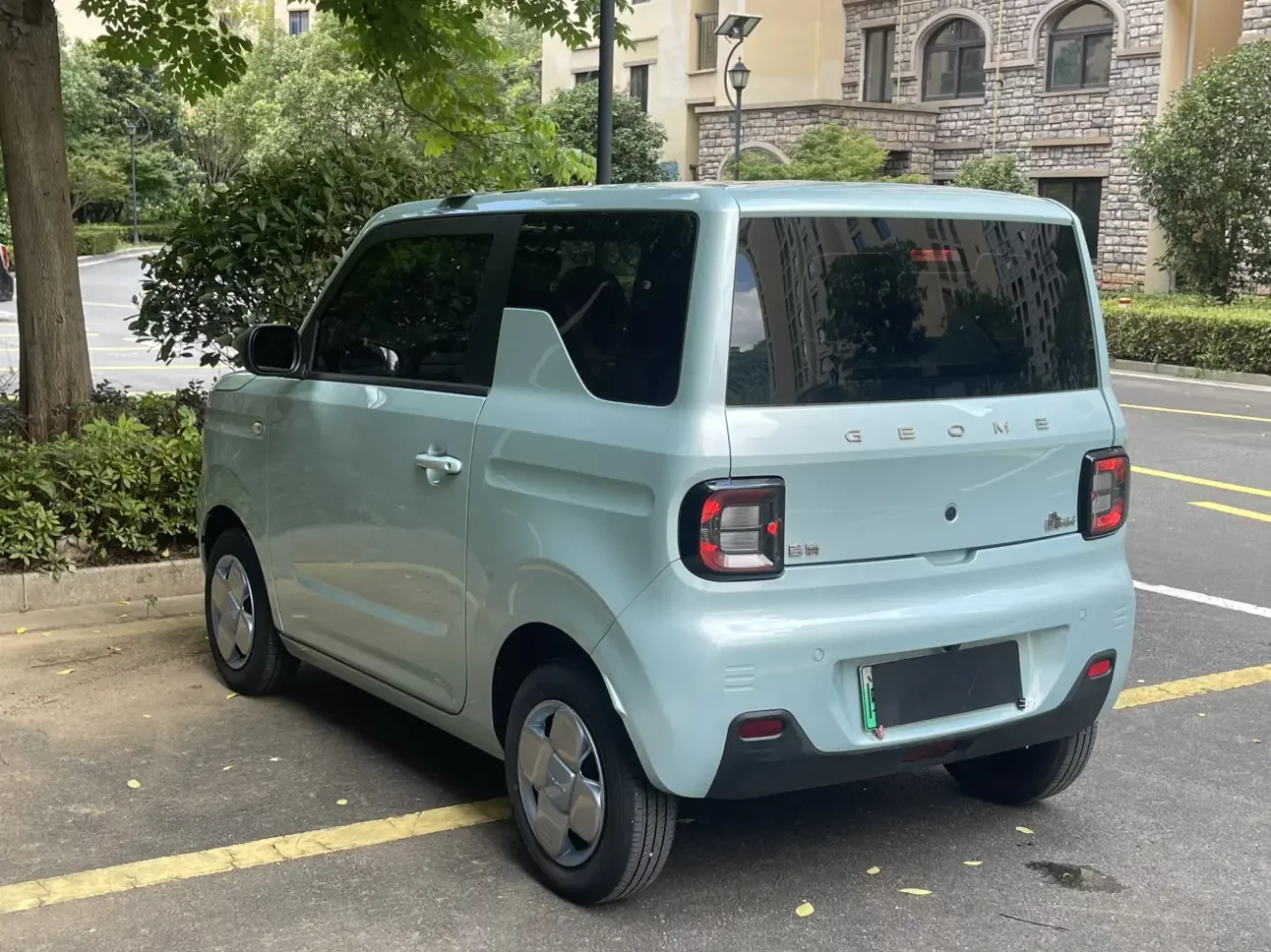 Geely panda