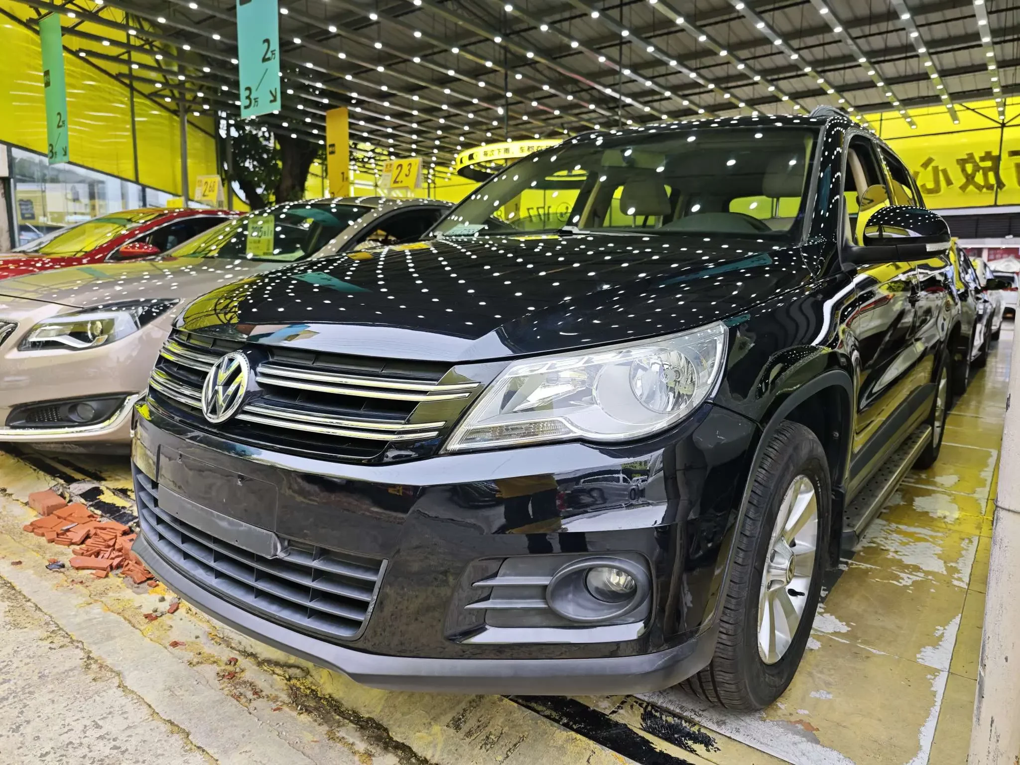 Volkswagen Tiguan (Tharu)