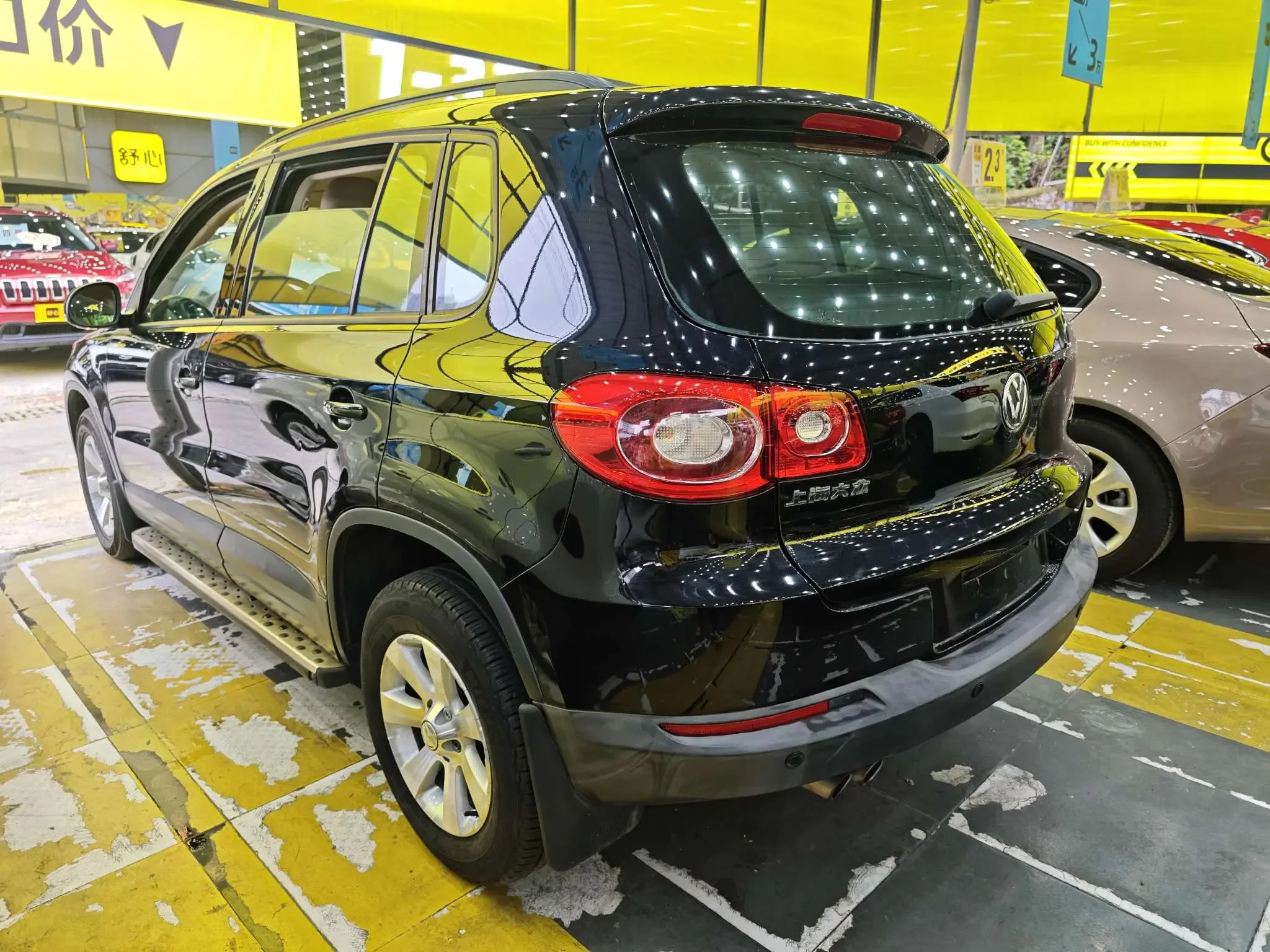 Volkswagen Tiguan (Tharu)