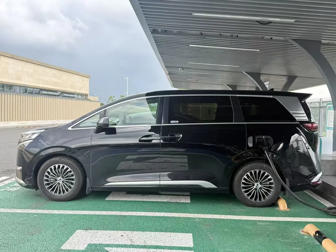 Denza D9 EV