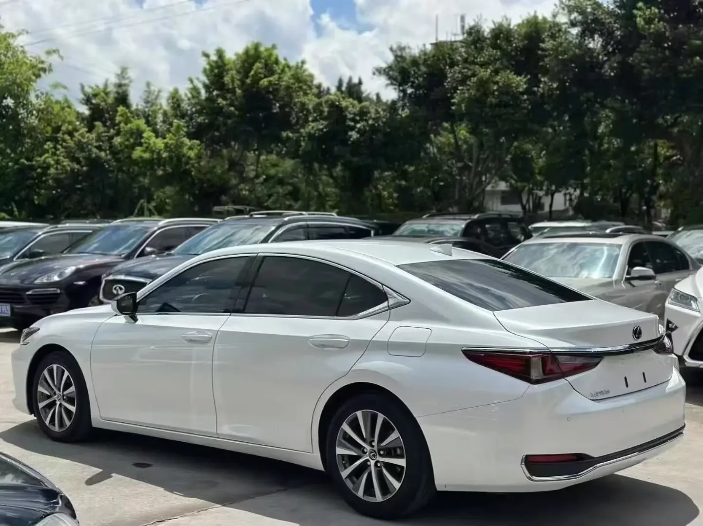 Lexus ES