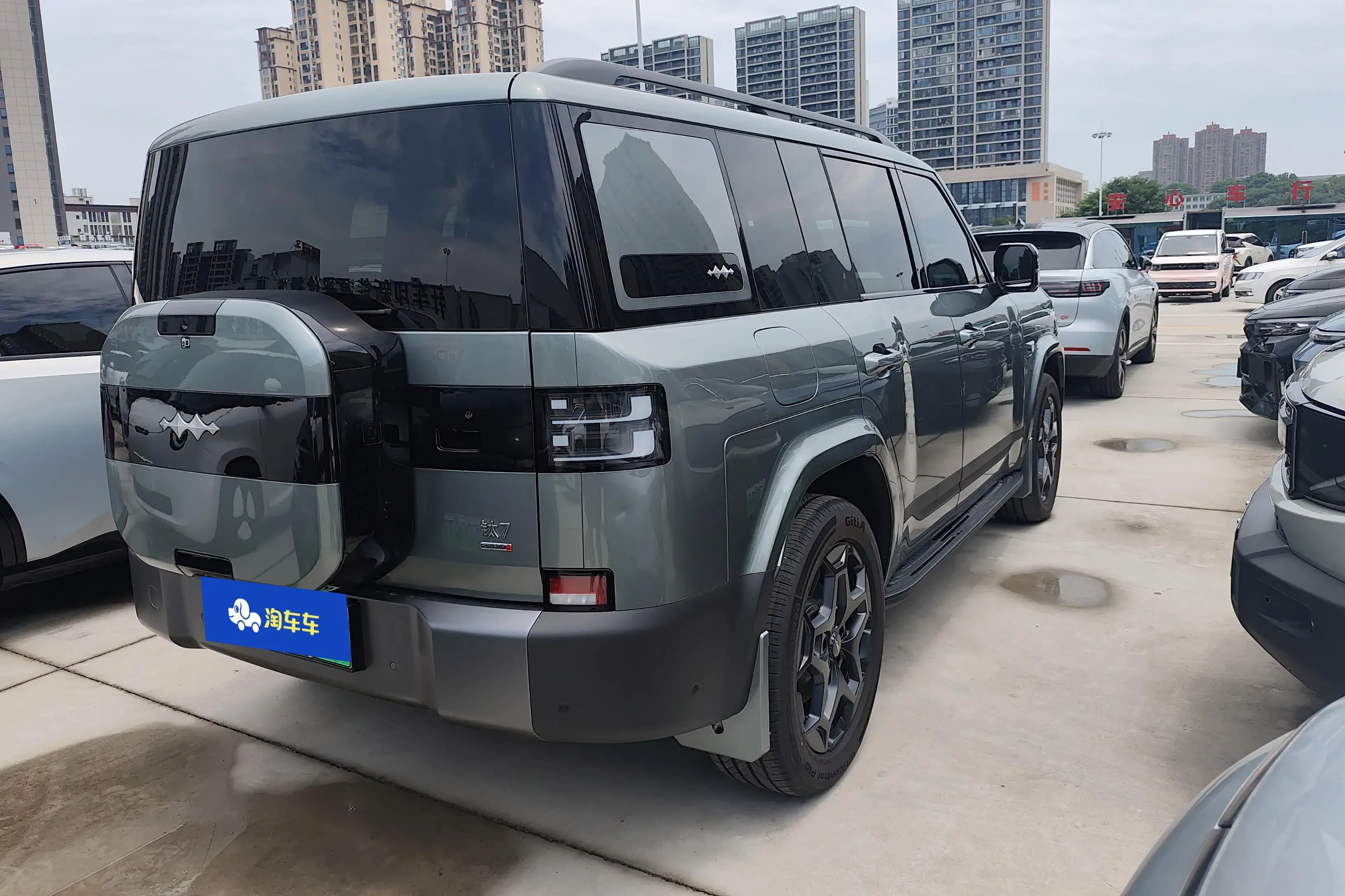 BYD Leopard Titanium 7 PHEV
