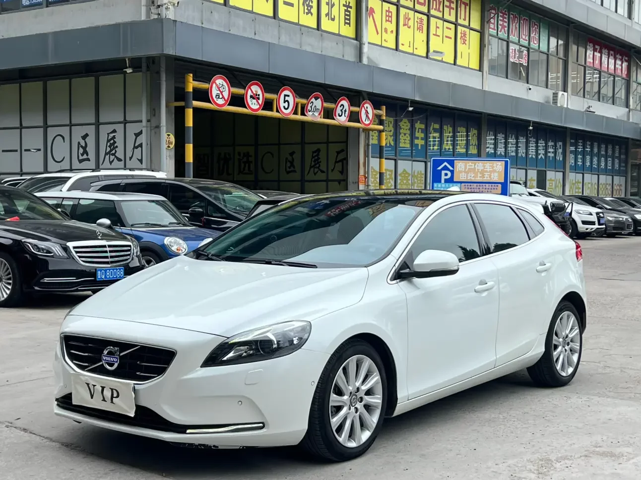 Volvo V40