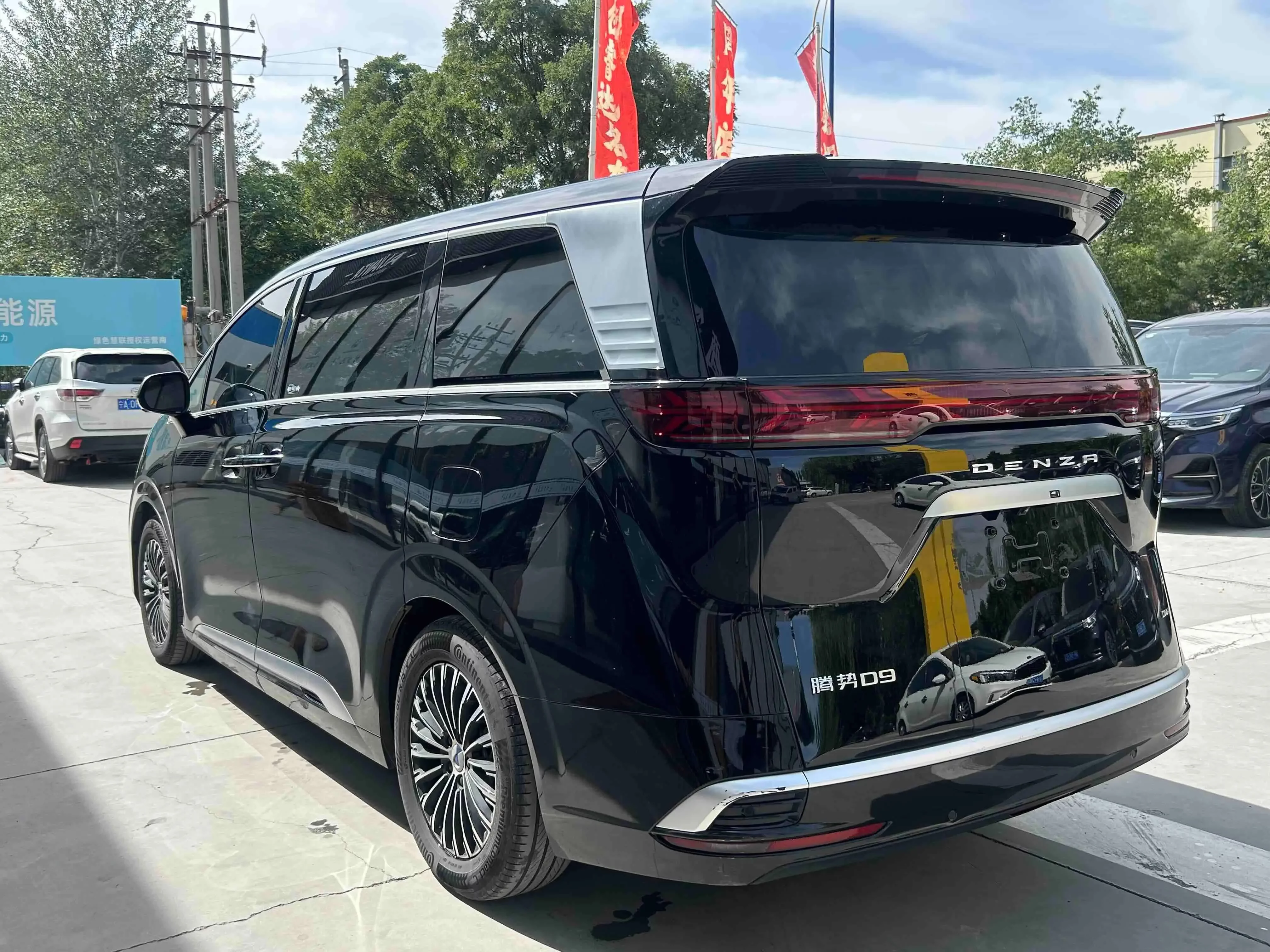 Denza D9 DM