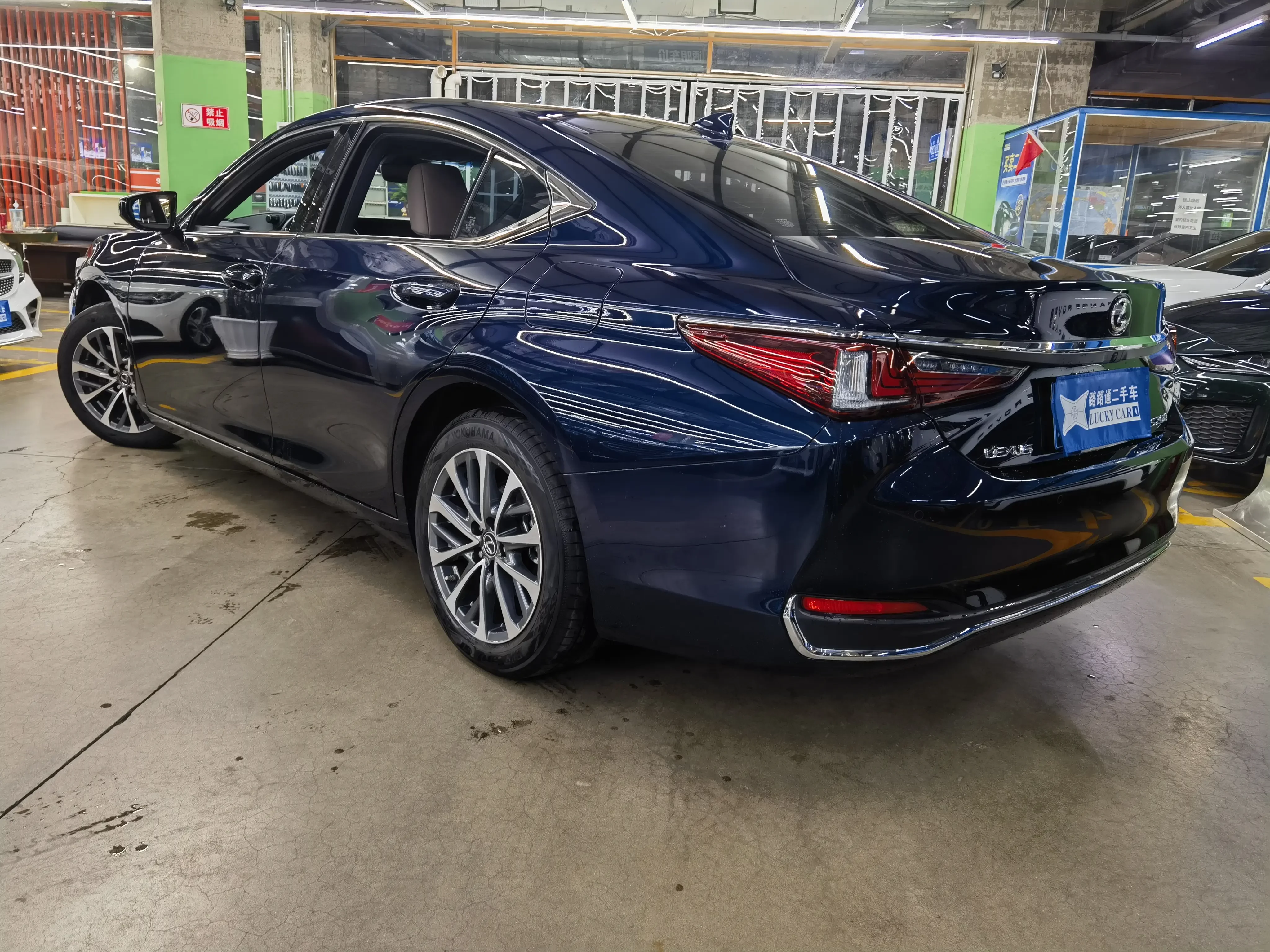 Lexus ES