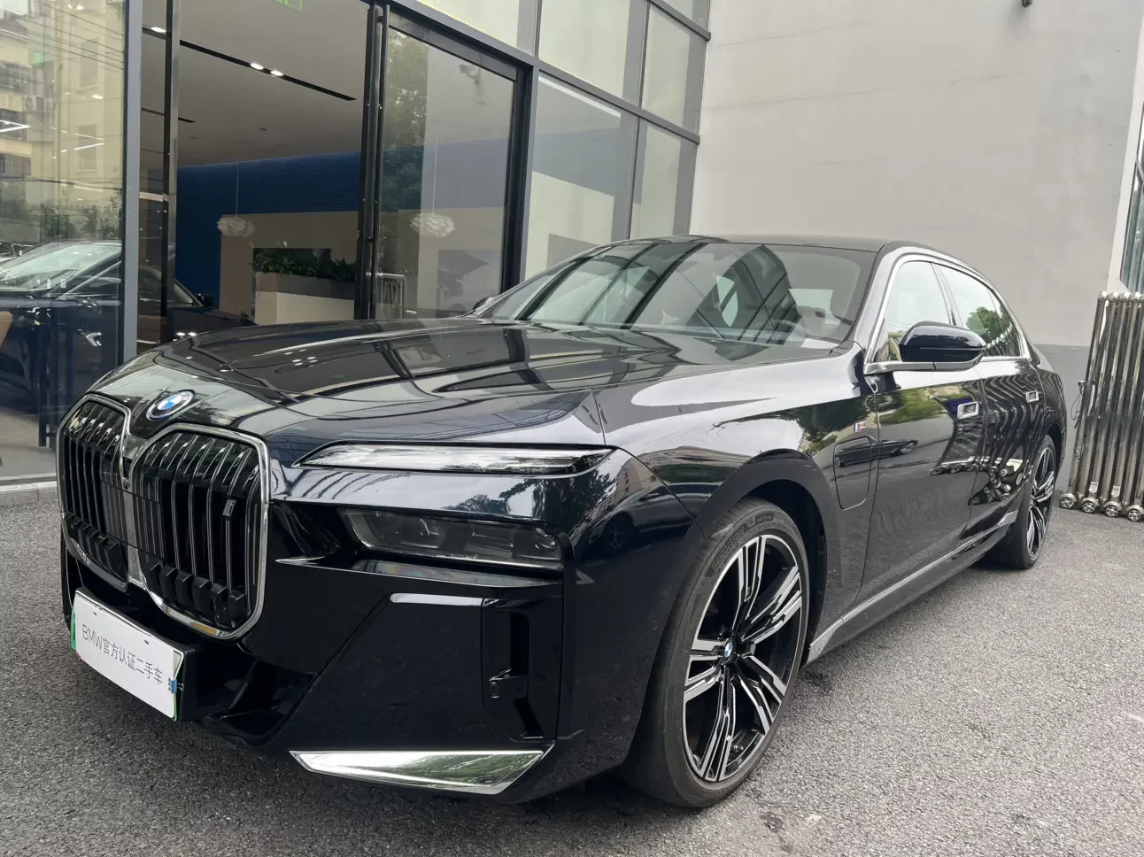 BMW i7