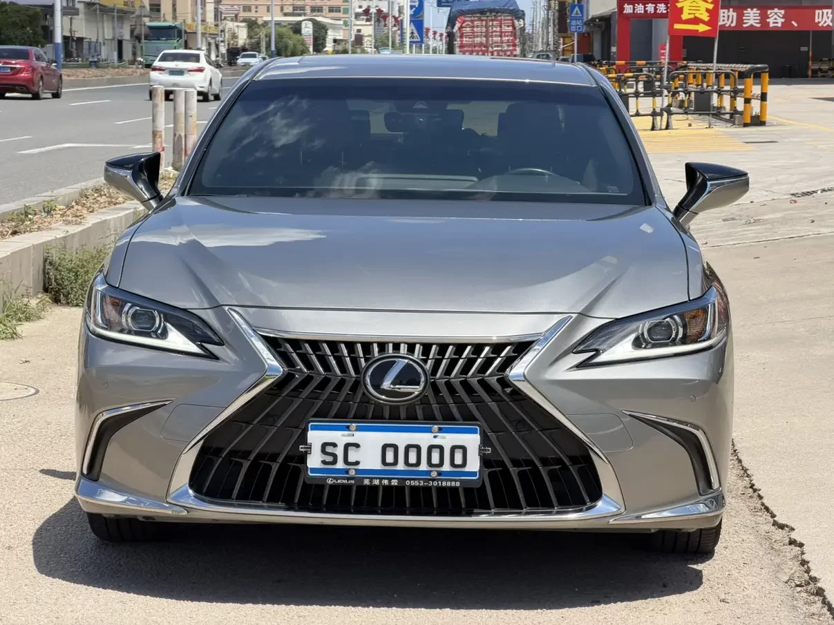 Lexus ES