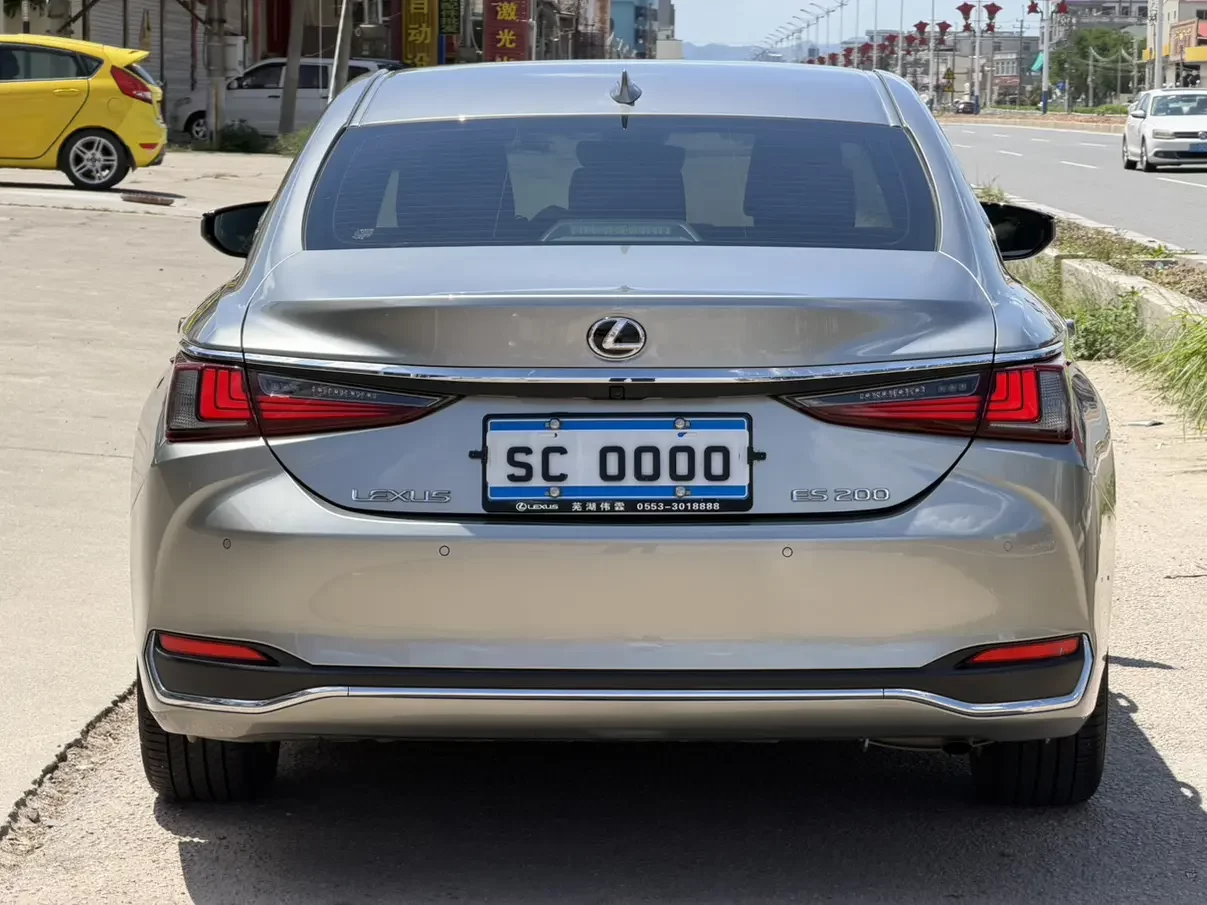 Lexus ES