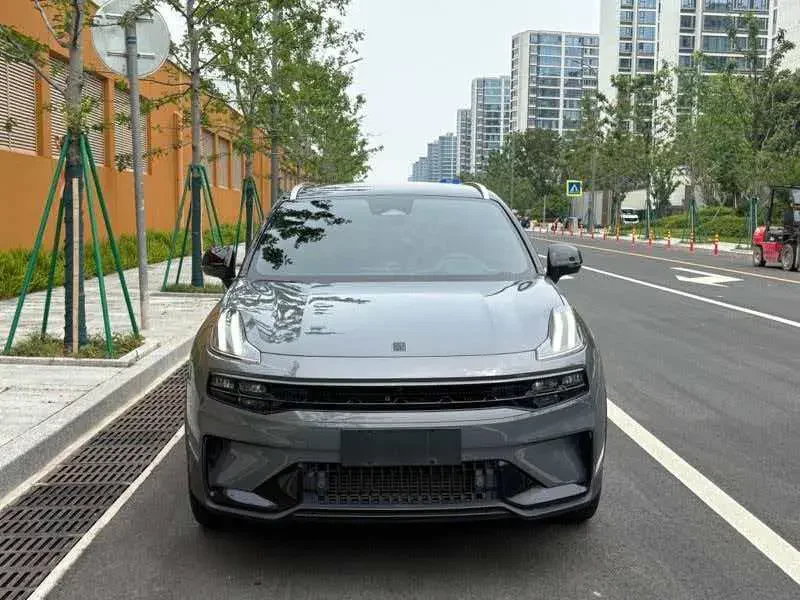 Lynk & Co 06
