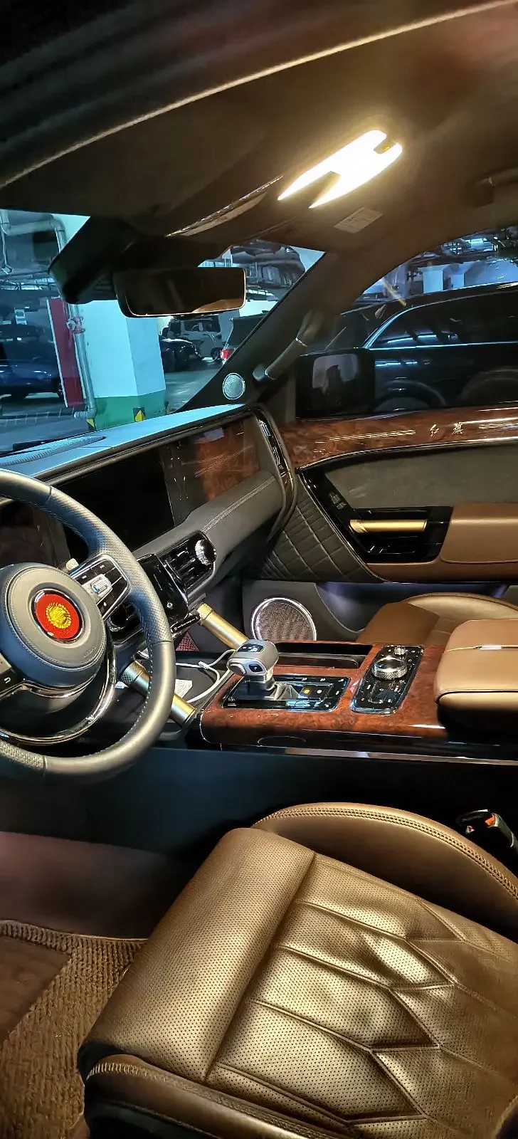 Hongqi LS7
