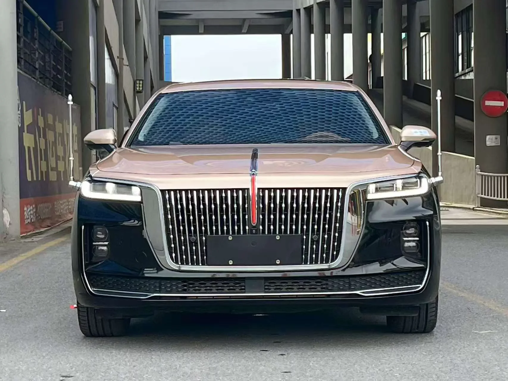 Hongqi H9  из Китая