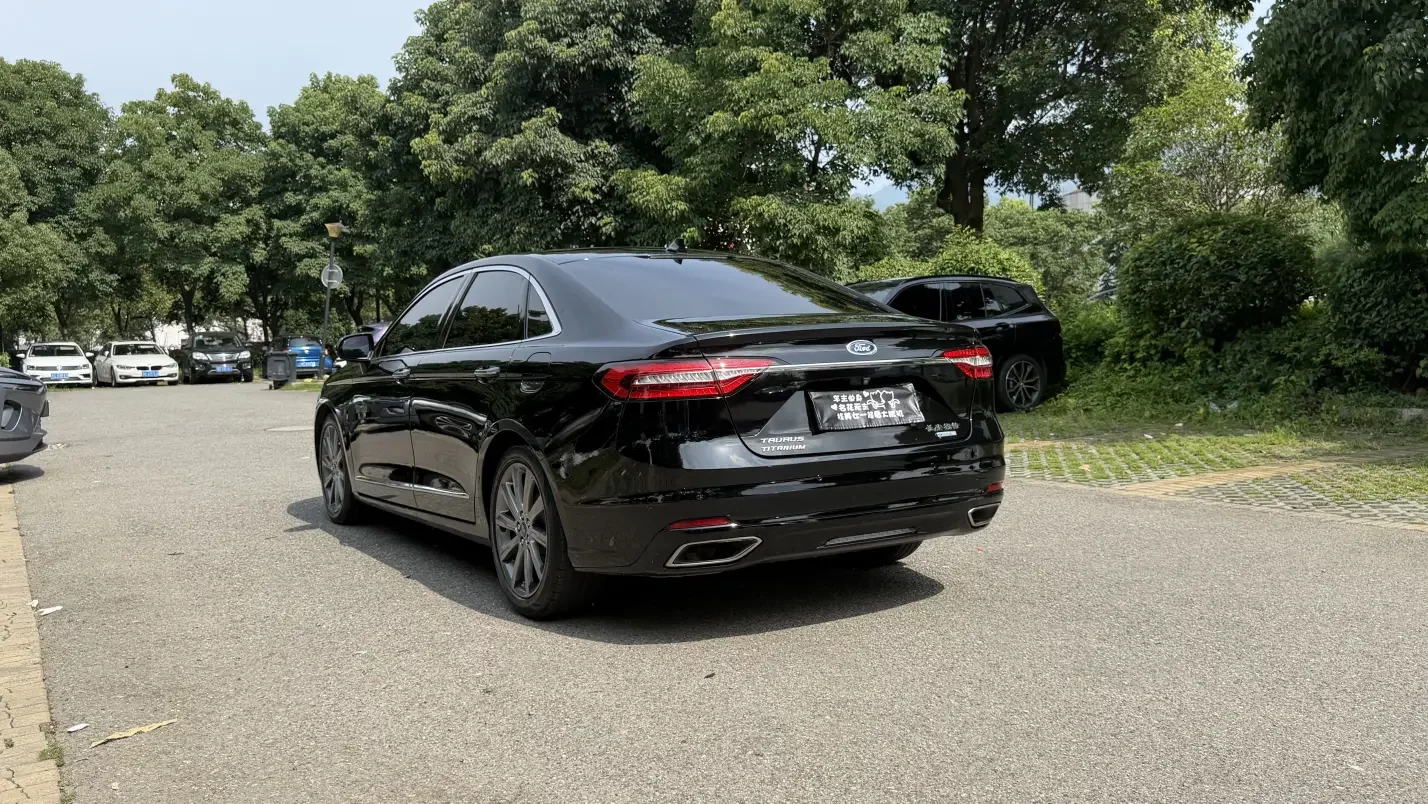 Ford Taurus