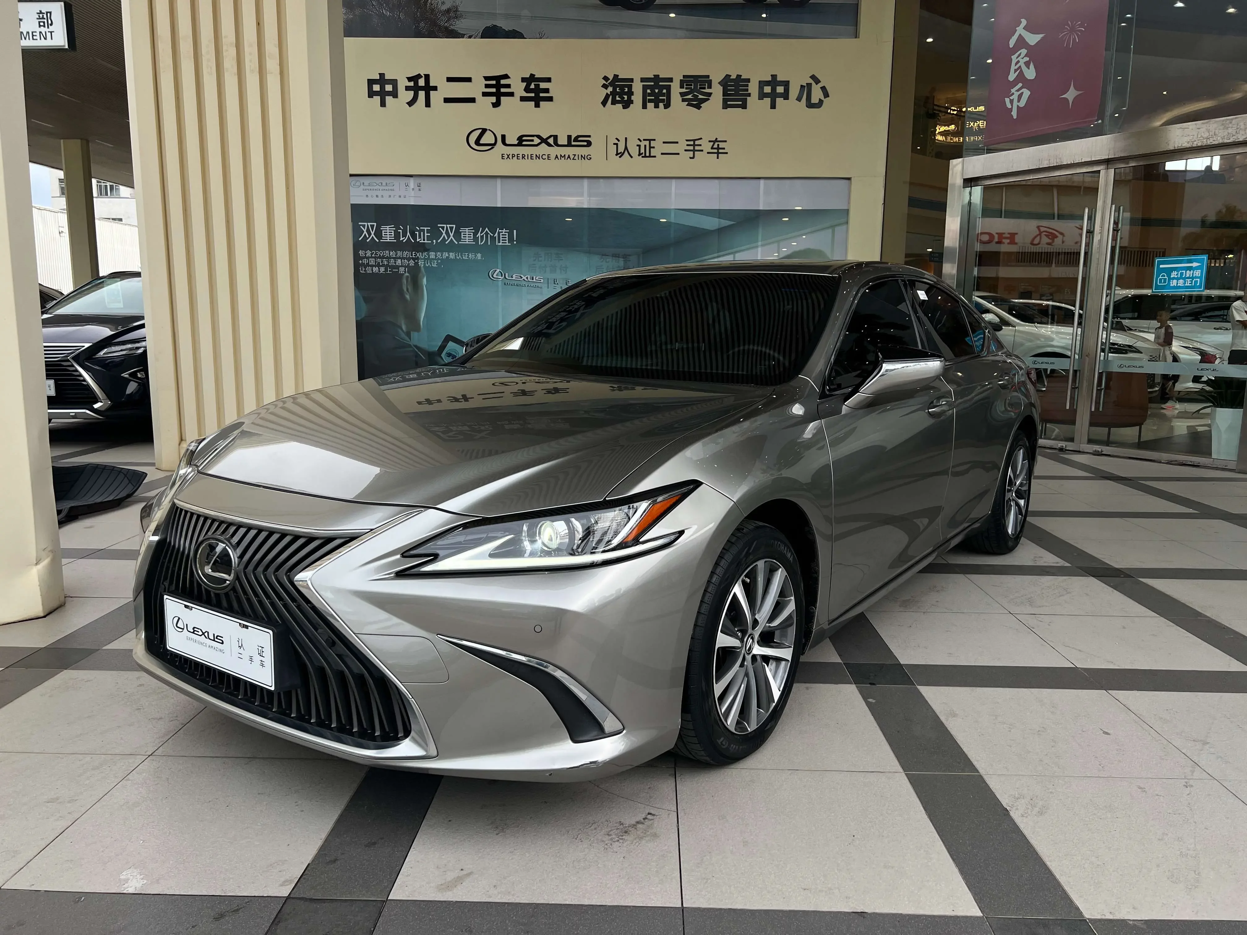 Lexus ES