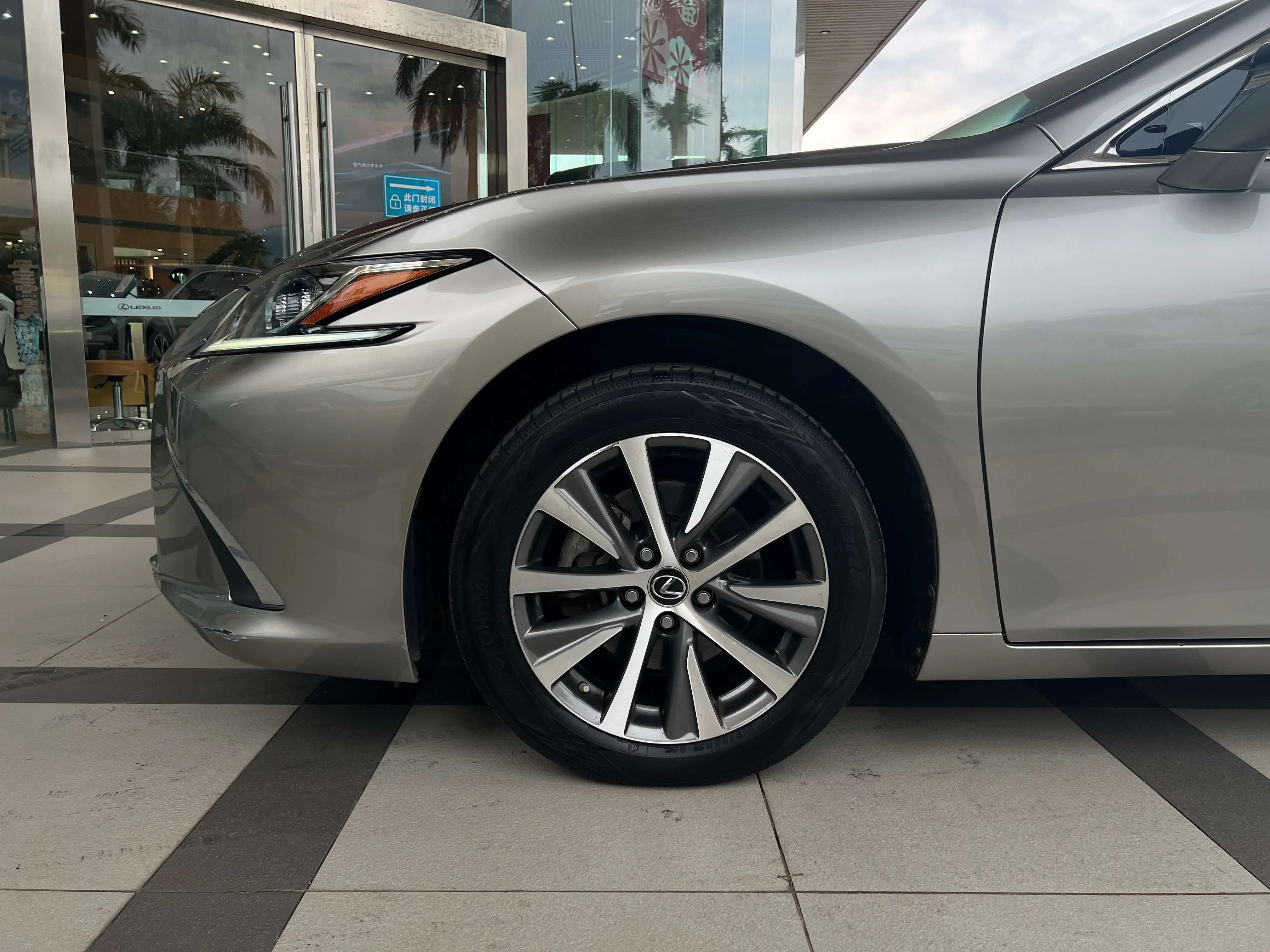 Lexus ES