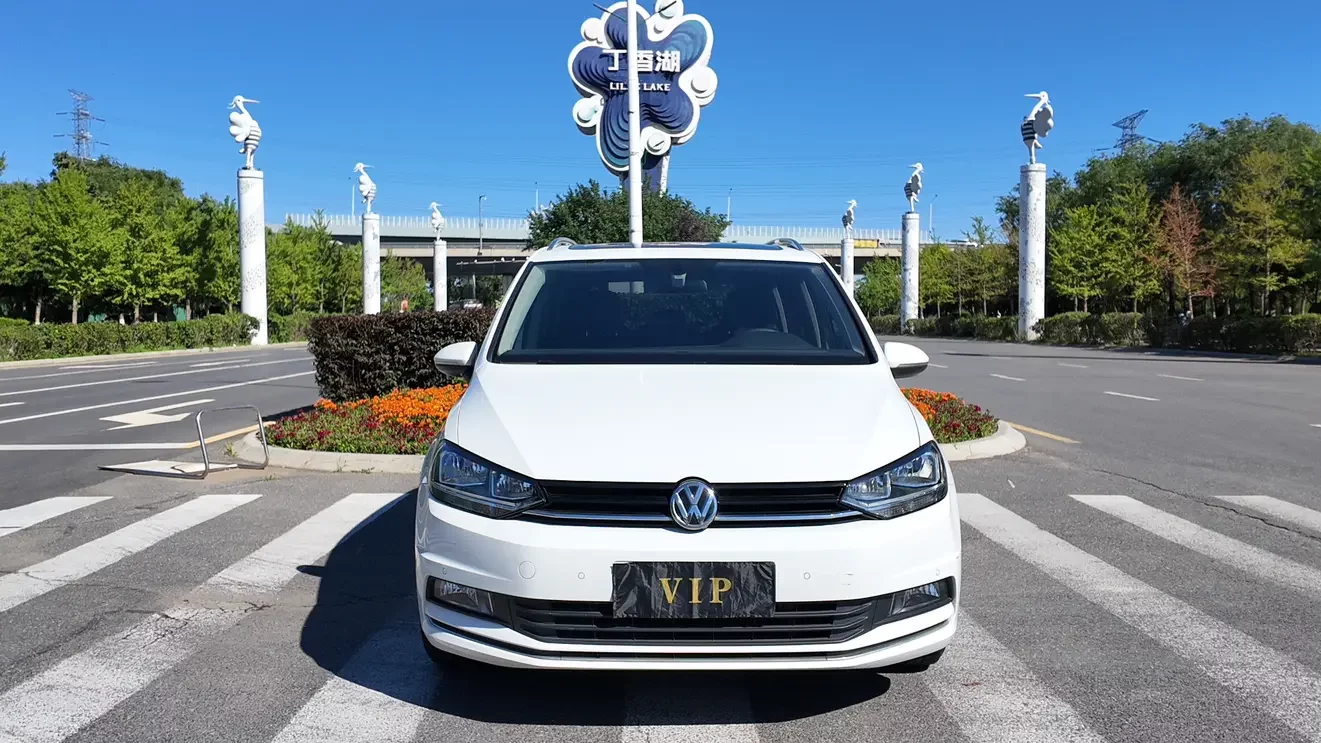 Volkswagen Touran L  из Китая