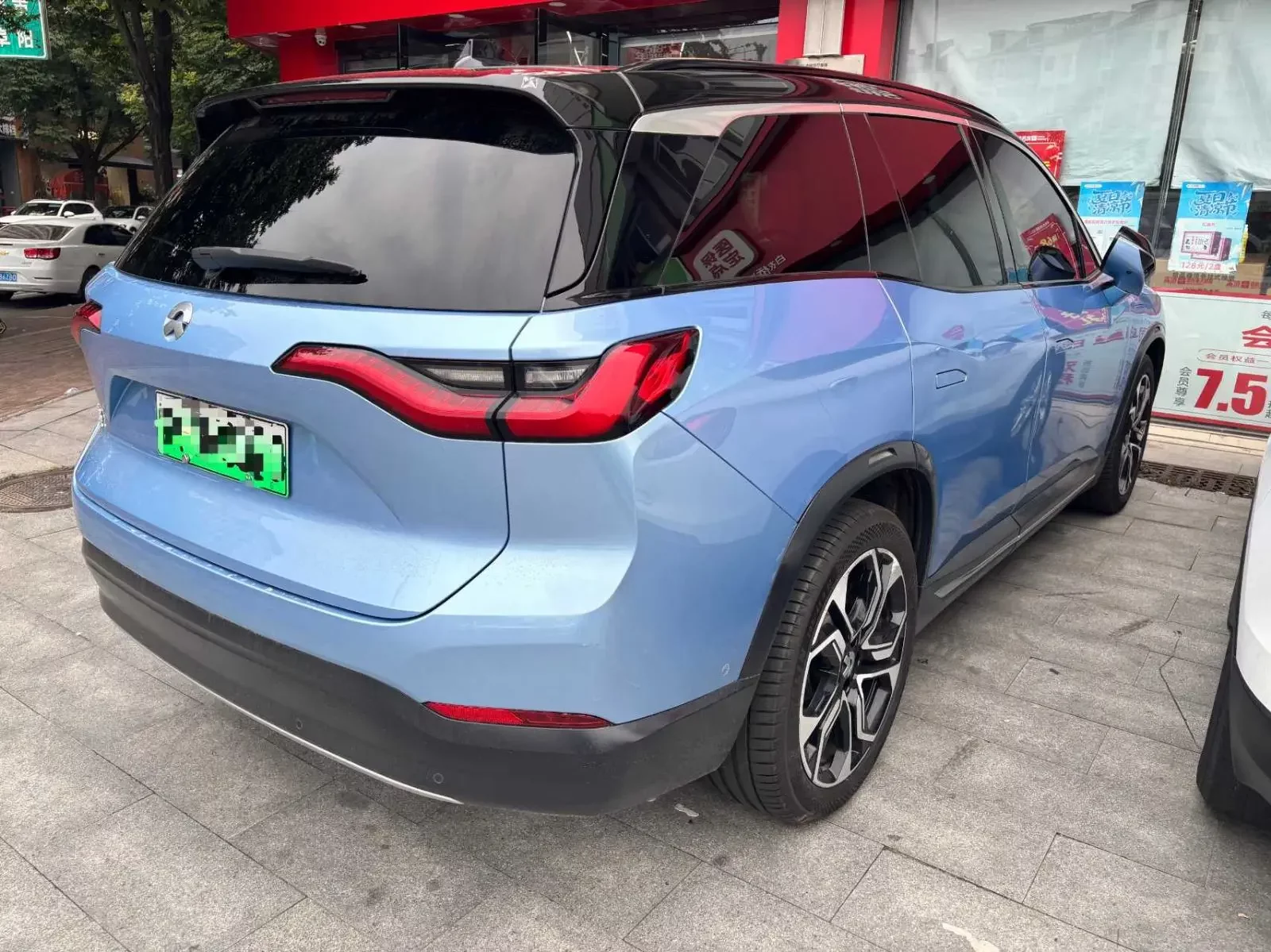 NIO ES8