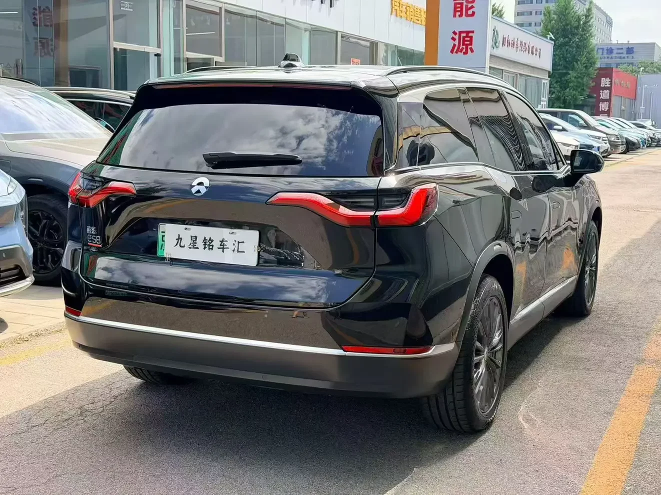 NIO ES8
