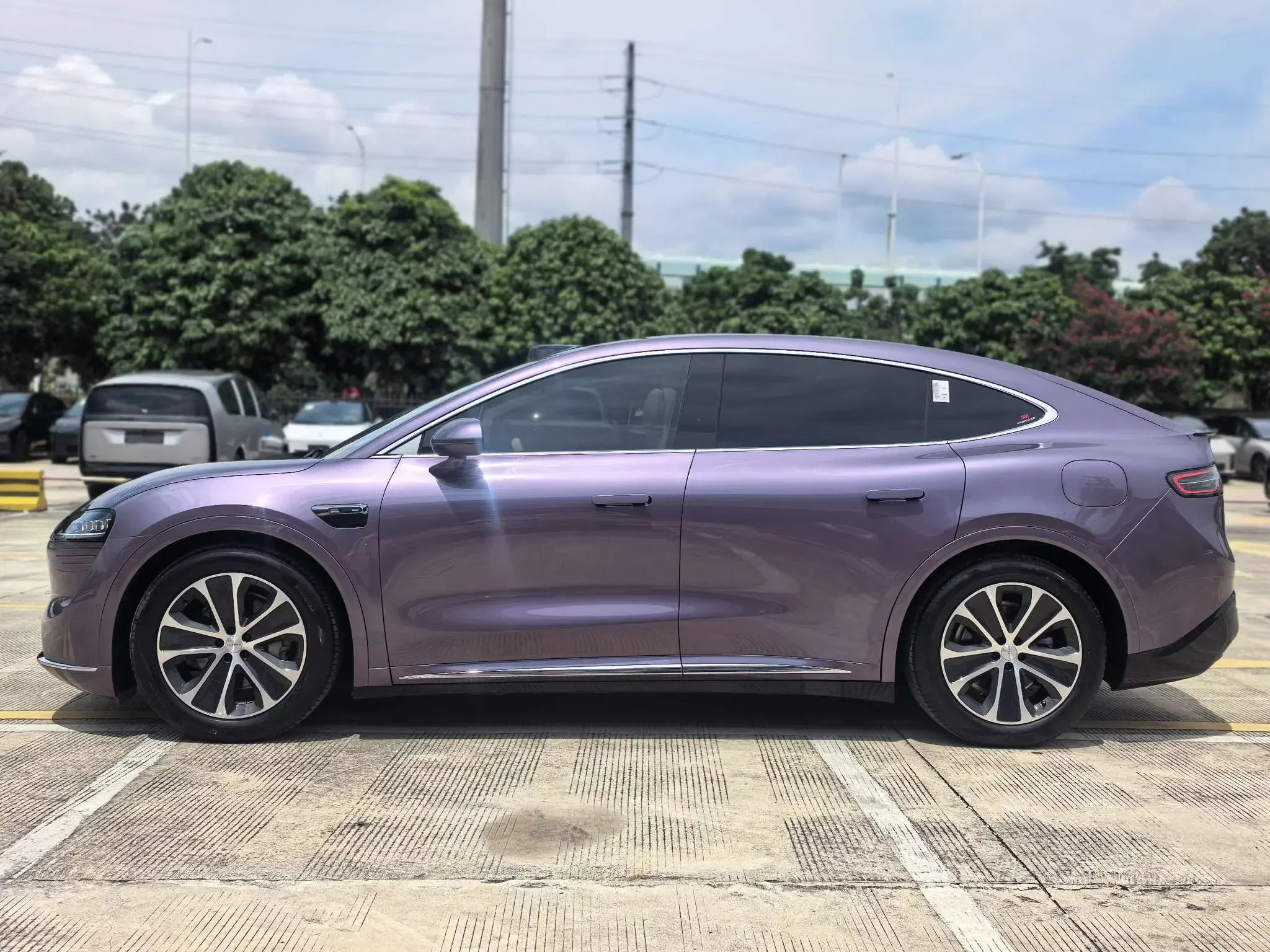 Luxeed Zhijie R7