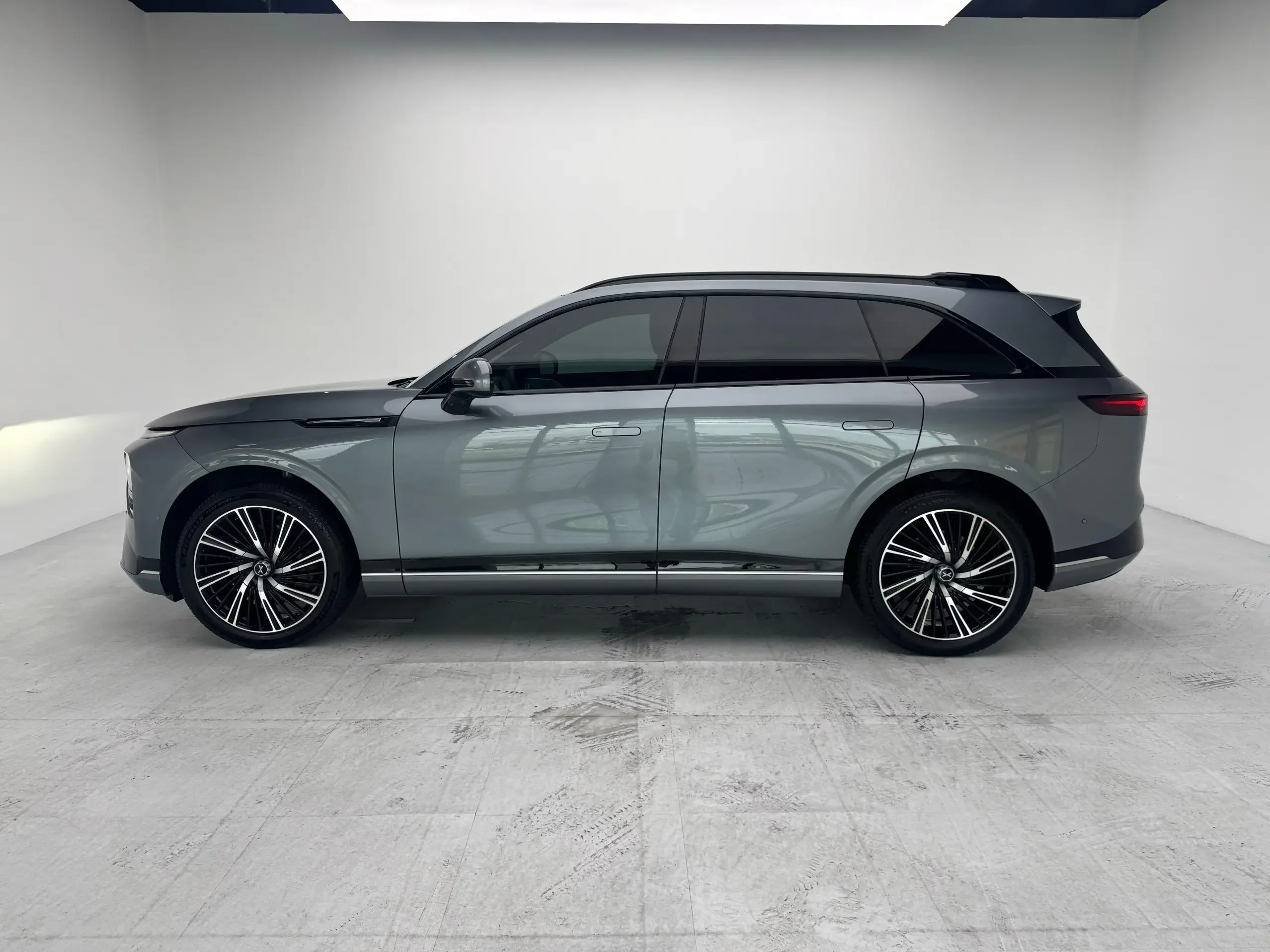 Xpeng G9