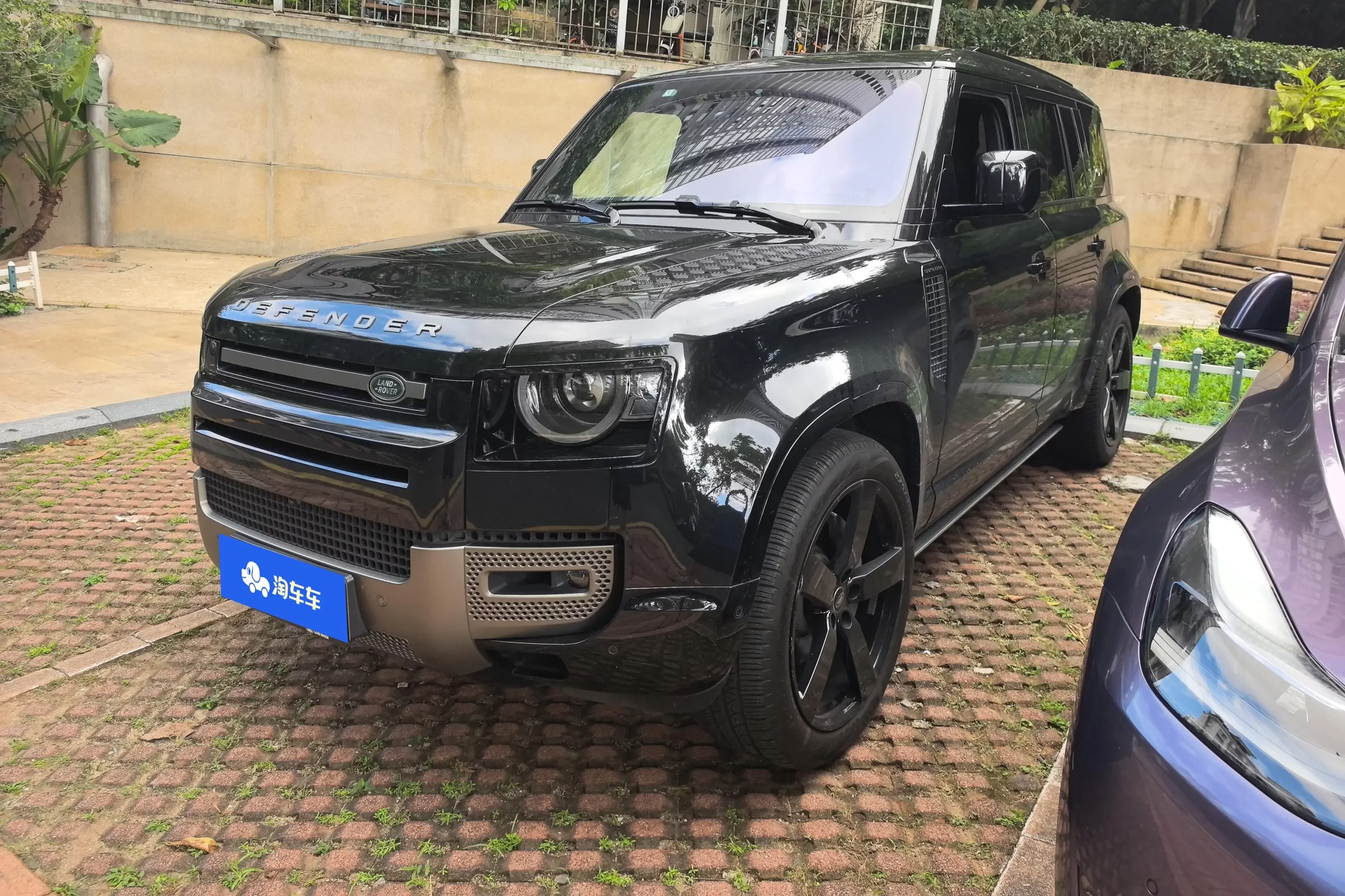 Land Rover guard