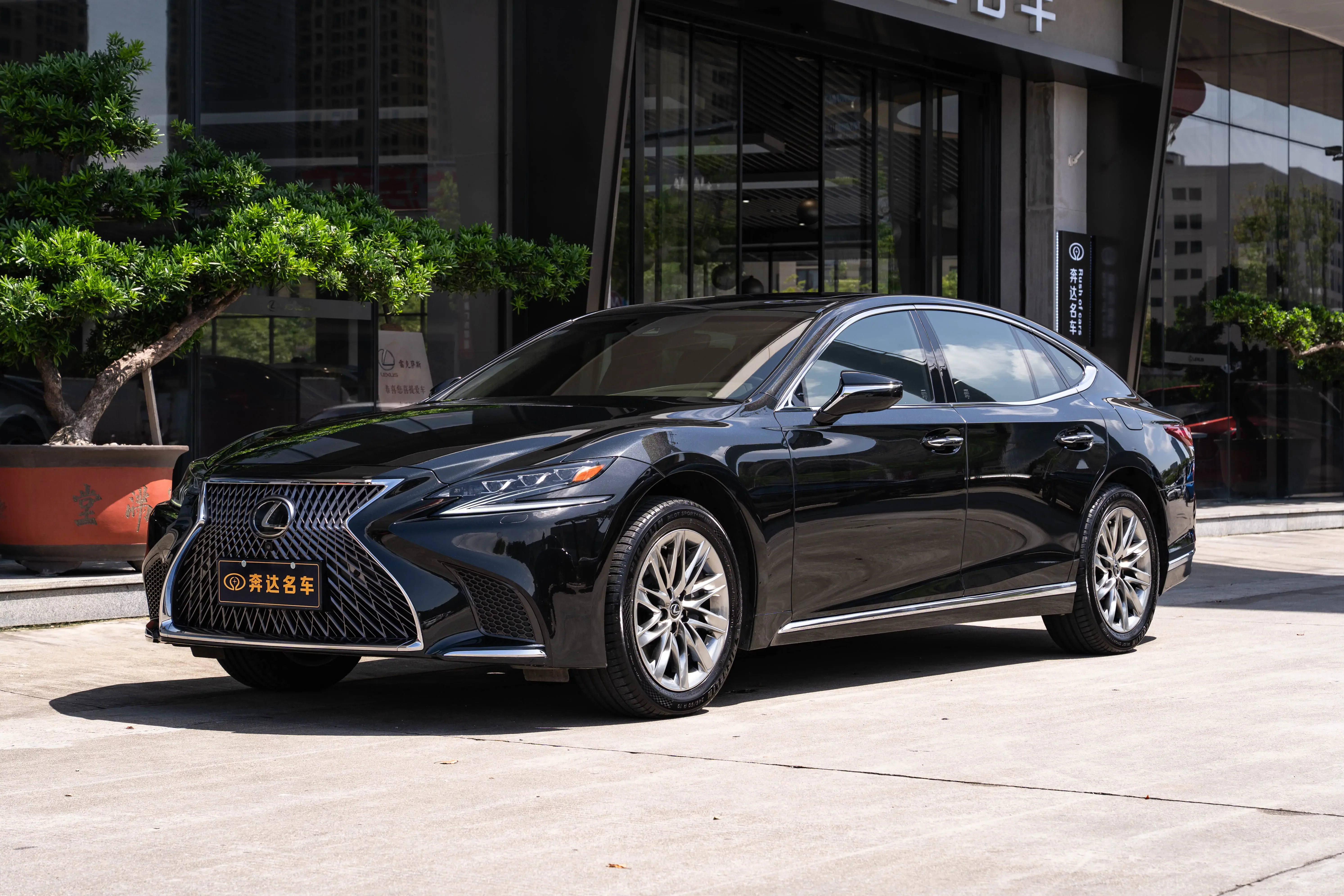 Lexus LS