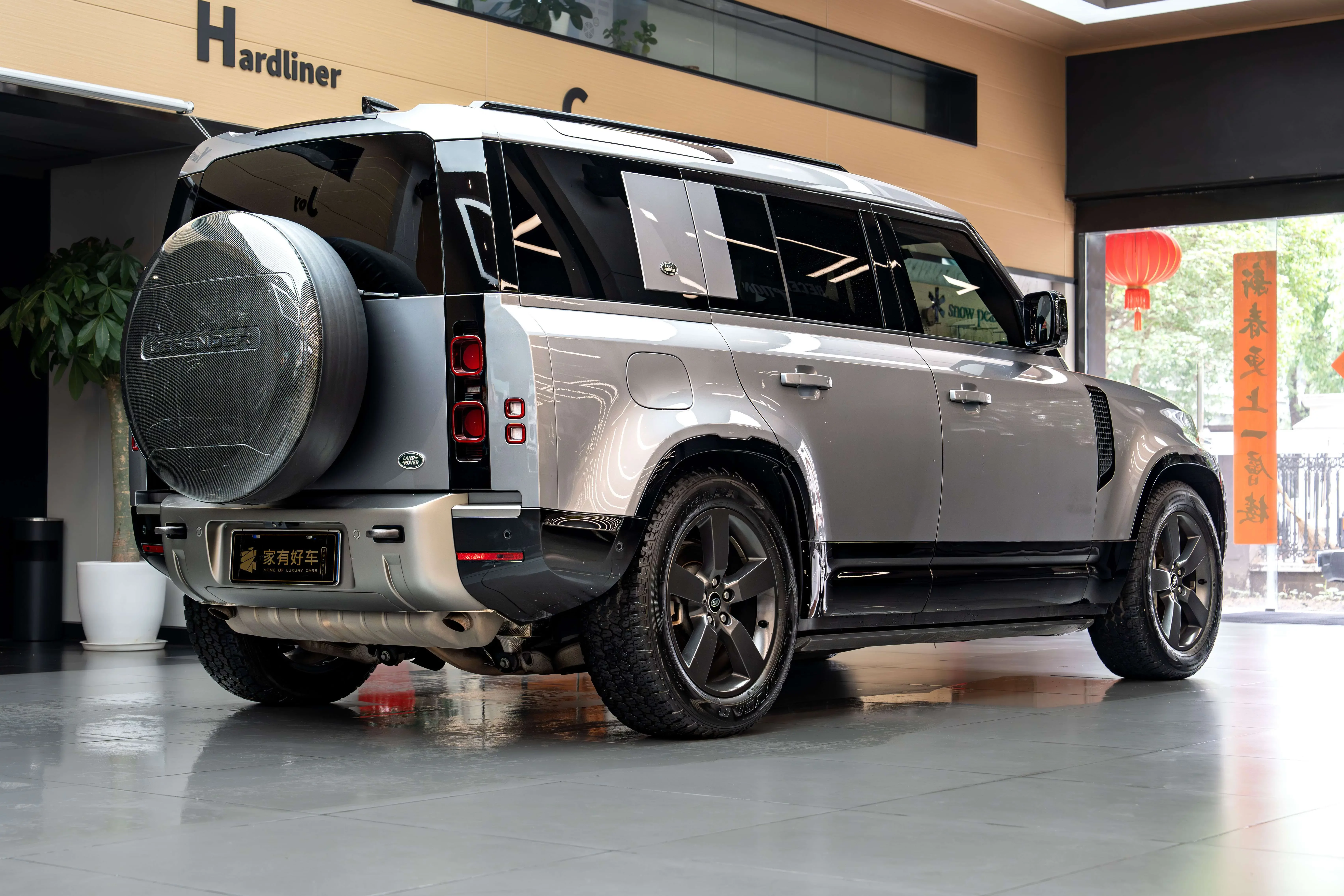 Land Rover guard